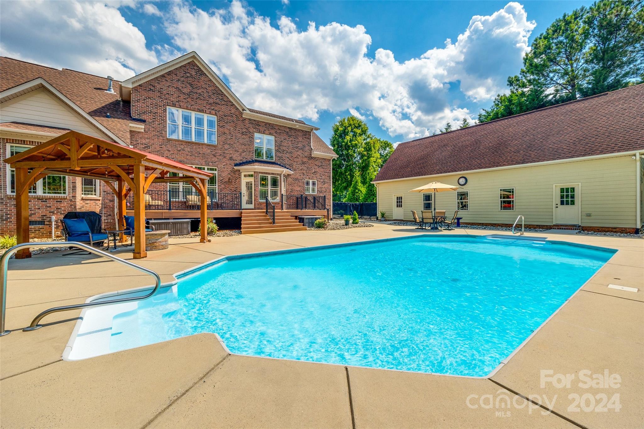 Holland Springs - Residential
