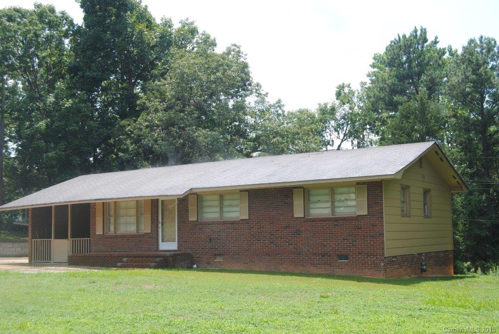 A great ranch home, lots of cabinets in kitchen, breakfast area, 2 lots, great backyard, plenty of concrete parking area, carport, storage building, new gas stove, freshly painted. Minutes to I-77. A great deal!