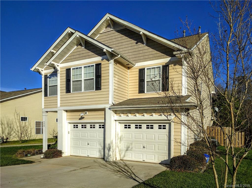 Beautiful and Functional Open Floor Plan is the Very Desirable Ridge Point Subdivision. Awesome Kitchen w/Plenty of Cabinets, Pantry & Work Island. Dining Area w/Bay Window.  Large Great Rm.  Hardwood Flooring on Entire 1st Floor.  Spacious Master w/Walk In Closet, Trey Ceiling & Deluxe Private Master Bath.  Large Loft Area w/New Laminate Flooring makes for a Perfect Office or Play Area.  2-Car Garage, Fenced Yard & Full Irrigation.  Neighborhood has Pool, Playground & Sidewalks.