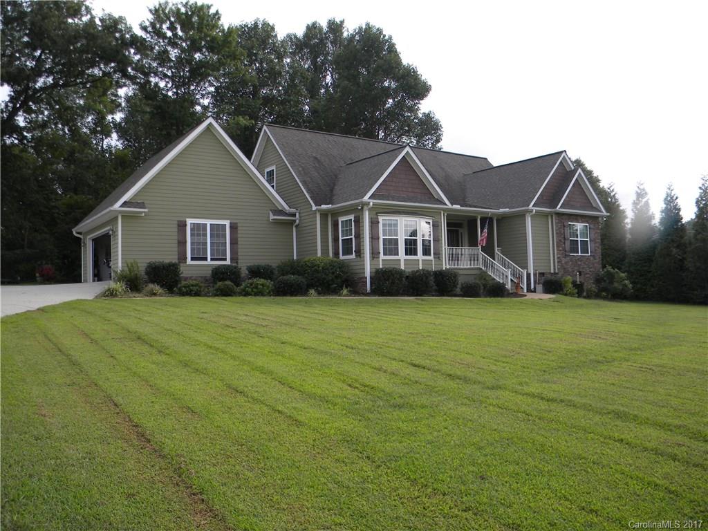 Absolutely stunning 3BR/3BA home in Flat Rock. Big front yard for the kids. Other features include a gas fireplace, hardwood floors, 2 car garage, and upstairs family room.