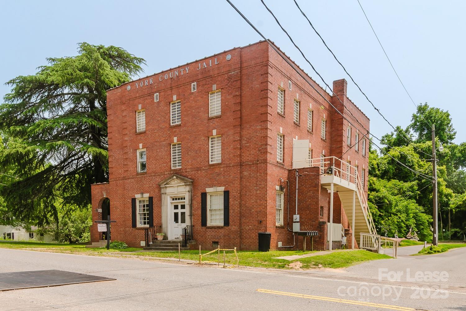 The Carriage House @ Olde York Jailhouse Apartments features an open floor plan with 2 bedrooms, 1 full bath. Stand alone unit w/ private entry. Lots of historic & original features. Located in the heart of downtown York, Ready for Immediate Occupancy and Pet Friendly. Tenant Responsible for All Utilities and tenant insurance policy. Pets Allowed w/ $200/per Pet for Screening Fee, plus add'l $25/month. Deposit is dependent on application. All fees, deposit and 1st month’s rent will be due prior to move in.