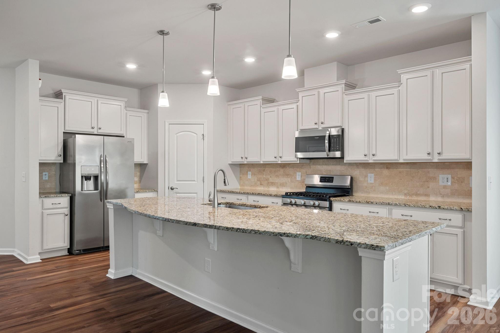 Imagery On Mtn Island - Residential