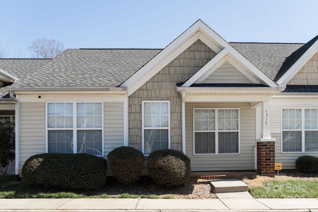 All information deemed accurate but is not guaranteed and should be verified by the user.

Welcome to this beautifully renovated townhome in a highly desirable location! This stunning home features a brand-new kitchen with elegant cabinetry, sleek granite countertops, and brand-new stainless steel appliances, which includes a stove, dishwasher, and microwave. Enjoy the fresh feel of new flooring throughout the entire home, adding to its modern appeal. Nestled close to the lake, this home offers both convenience and charm. Don’t miss out on this fantastic opportunity—schedule your showing today!