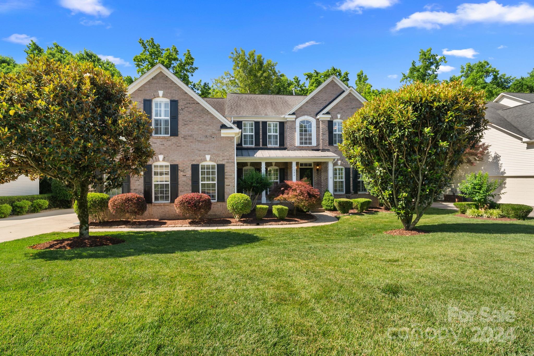Welcome home to Sutton Place, where you'll find 3 incredible floors of living space nestled close to everything Fort Mill has to offer. This semi-custom built home offers a spacious living area w/ vaulted ceiling, dining area w/ tray ceiling, office, kitchen w/ stainless appliances and granite counters, a half-bath and primary bedroom with ensuite on the main level. Upstairs a 2nd primary w/ full bath, 2 bedrooms, guest bath and a study/bonus room complete this upper level. The basement presents a huge family room perfect for entertaining. The 5th bdrm and bath are on this level as well as a media room. There's plenty of storage throughout especially on the lower level. A large deck is just off the breakfast area on the main level and a quaint outdoor space including a putting green off the lower level. A two car garage and beautiful landscaping complete this beautiful home. 
Seller will pay Buyer's transaction costs not to exceed $10,000 w/ acceptable offer.