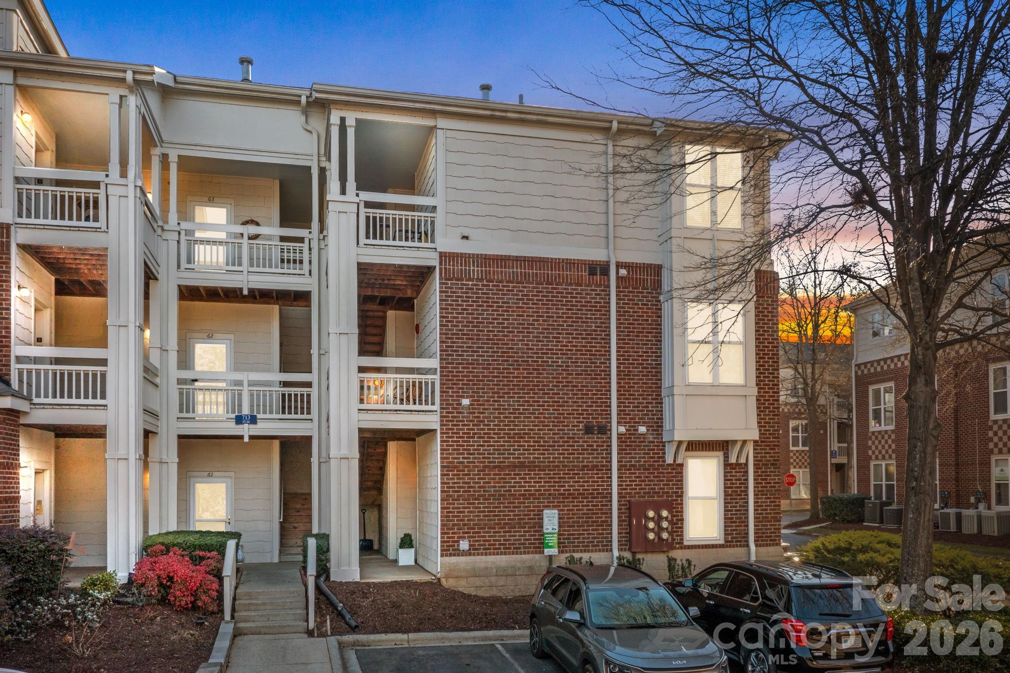 Welcome to this rare first-floor end unit condo in a sought-after Davidson lakefront community, offering the perfect blend of comfort, convenience, and walkable lifestyle. Just minutes from Main Street Davidson, you’ll enjoy easy access to shops, dining, farmers markets, community events, and all the charm that makes Davidson so special.
Inside, the open floor plan with a split bedroom design is ideal for both everyday living and hosting guests. The kitchen features solid surface countertops, tile backsplash, hardwood floors, a walk-in pantry, and all appliances included, opening seamlessly to the living area with a cozy gas log fireplace. The primary suite offers a relaxing retreat with a soaker tub, separate shower, dual vanities, and a spacious walk-in closet, while the second bedroom and full bath with shower/tub combo provide flexible space for guests or a home office. Enjoy true lakefront amenities including kayak storage, day docks, and a waterfront community pool—perfect for embracing the Lake Norman lifestyle.