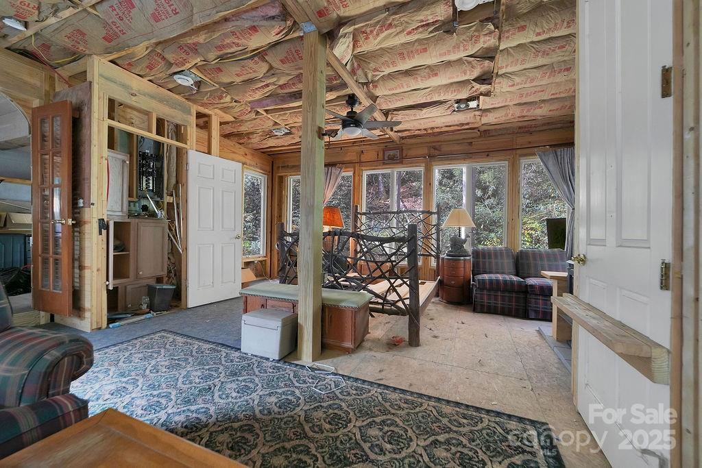 Oak Laurel - Land