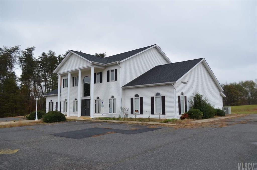 Wow, Wow! Fully equipped restaurant for under $130k. Seller says move it! Commercial kitchen all stainless steel. Tons of seating area, large bar area, dance room and more. Includes additional acreage for expansion or other interest.
