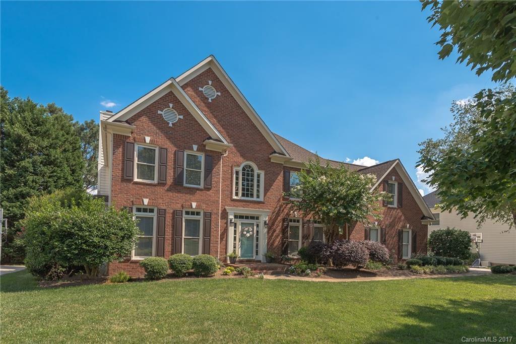 GORGEOUS home in Hamptons!  OVER 40K INVESTED!! NEW kitchen cabinets, QUARTZ cnter tops w/ HUGE cntr island, separate beverage area, SS appliances. Lg Great rm w/ gas fireplace.  Refinished hardwoods. NEW paint,NEW lighting,Heavy moldings.  3 FULL bths.  Lg mstr suite, his/her WICs.  Mstr bth w/ jetted tub, his/her sinks,walk-in shower. Back staircase leads to loft. HUGE screen porch w/ trex floor, 3 CAR garage! HVAC 2013, Roof 2012. 3rd floor attic can be finished for xtra space! HURRY!!!