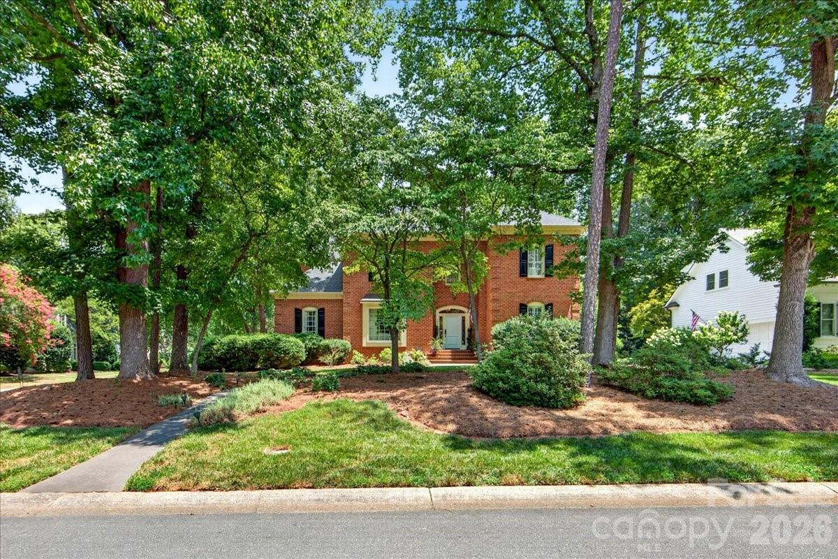 UNBEATABLE LOCATION IN GIVERNY! This beautiful home blends elevated entertaining and everyday living. Sun filled interiors and high ceilings create an open and airy backdrop. At the heart of the home, an oversized great room complete with double height ceilings, built-ins, fireplace and doors opening to rear patio. Great room flows into charming kitchen and breakfast room. First floor primary suite offers vaulted ceilings, dual walk in closets, soaking tub and shower. Upstairs you'll find four large bedrooms connected by Jack and Jill baths. Bonus room above garage is a perfect place to relax and could double as exercise room. Outdoor living is equally impressive, with a large porch overlooking a beautifully fenced yard and garden. A prime location just minutes from the shops and restaurants of South Park, with easy access to Uptown.