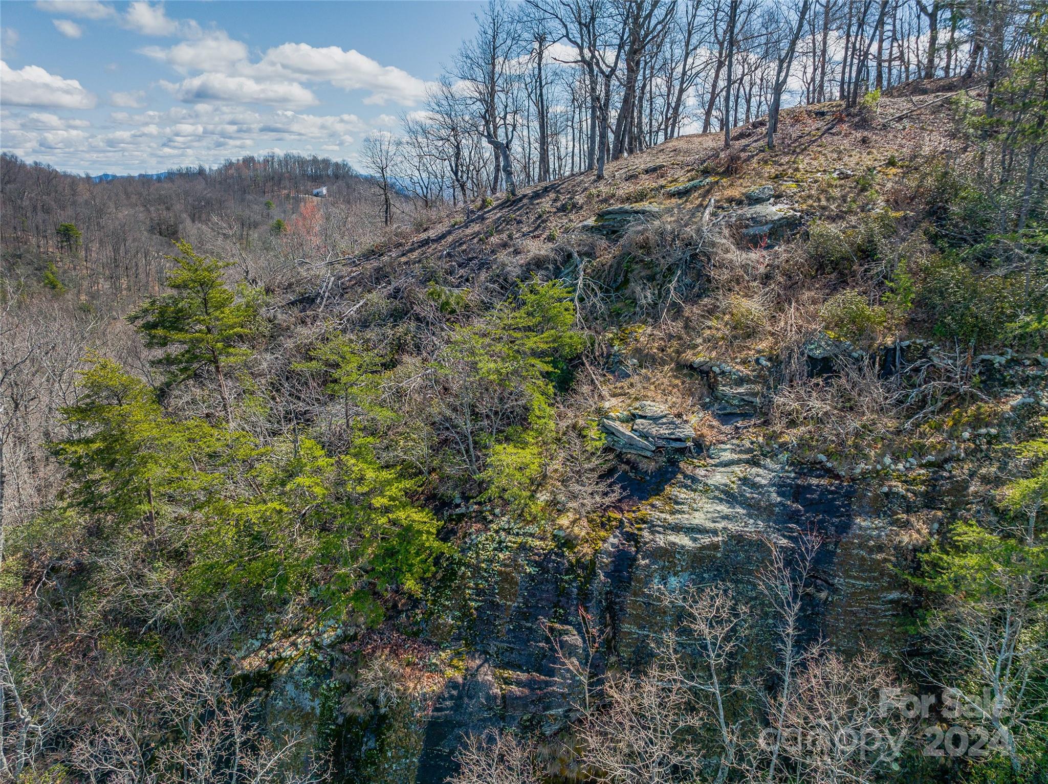 Queens Gap - Land
