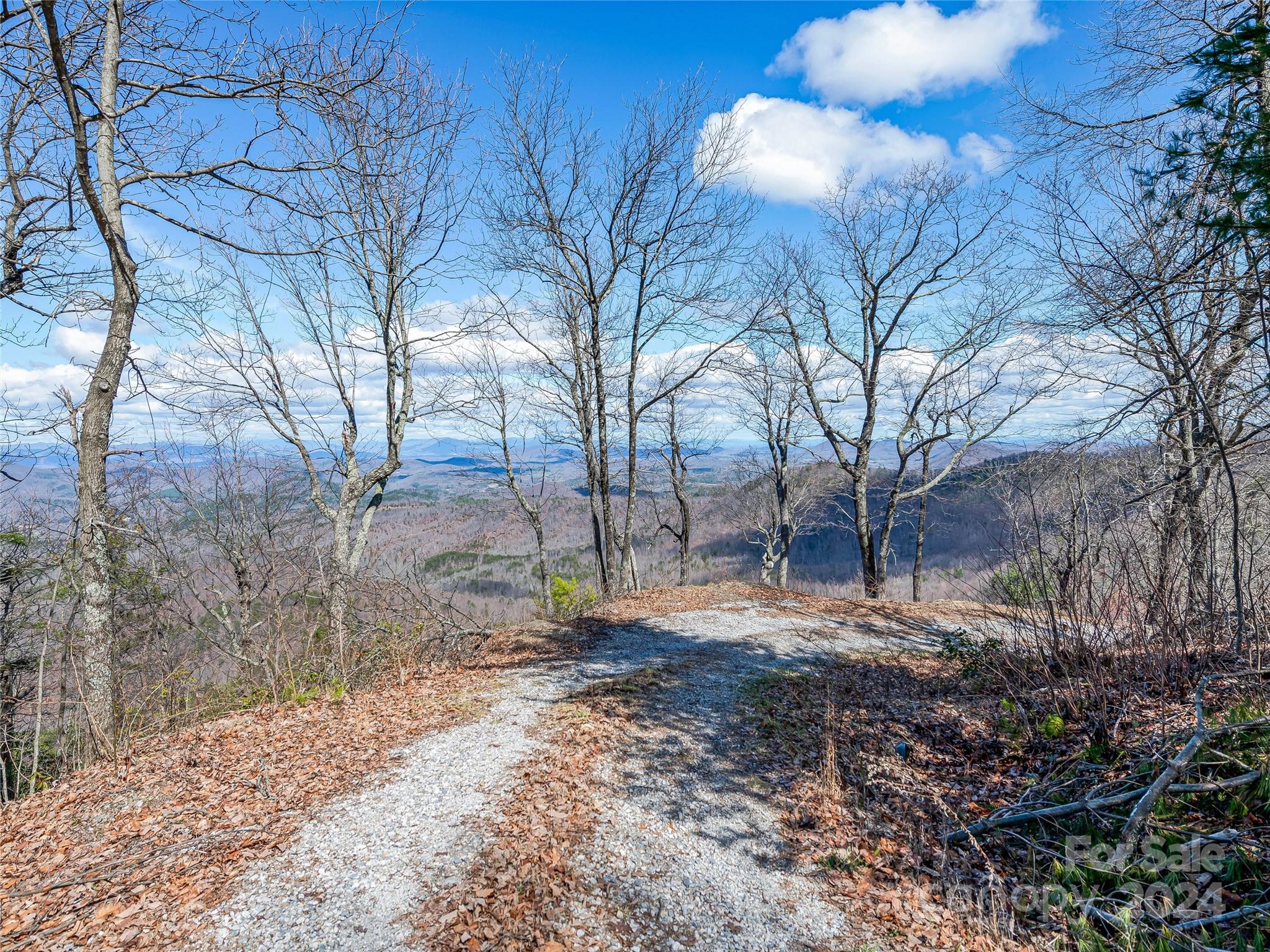 Queens Gap - Land