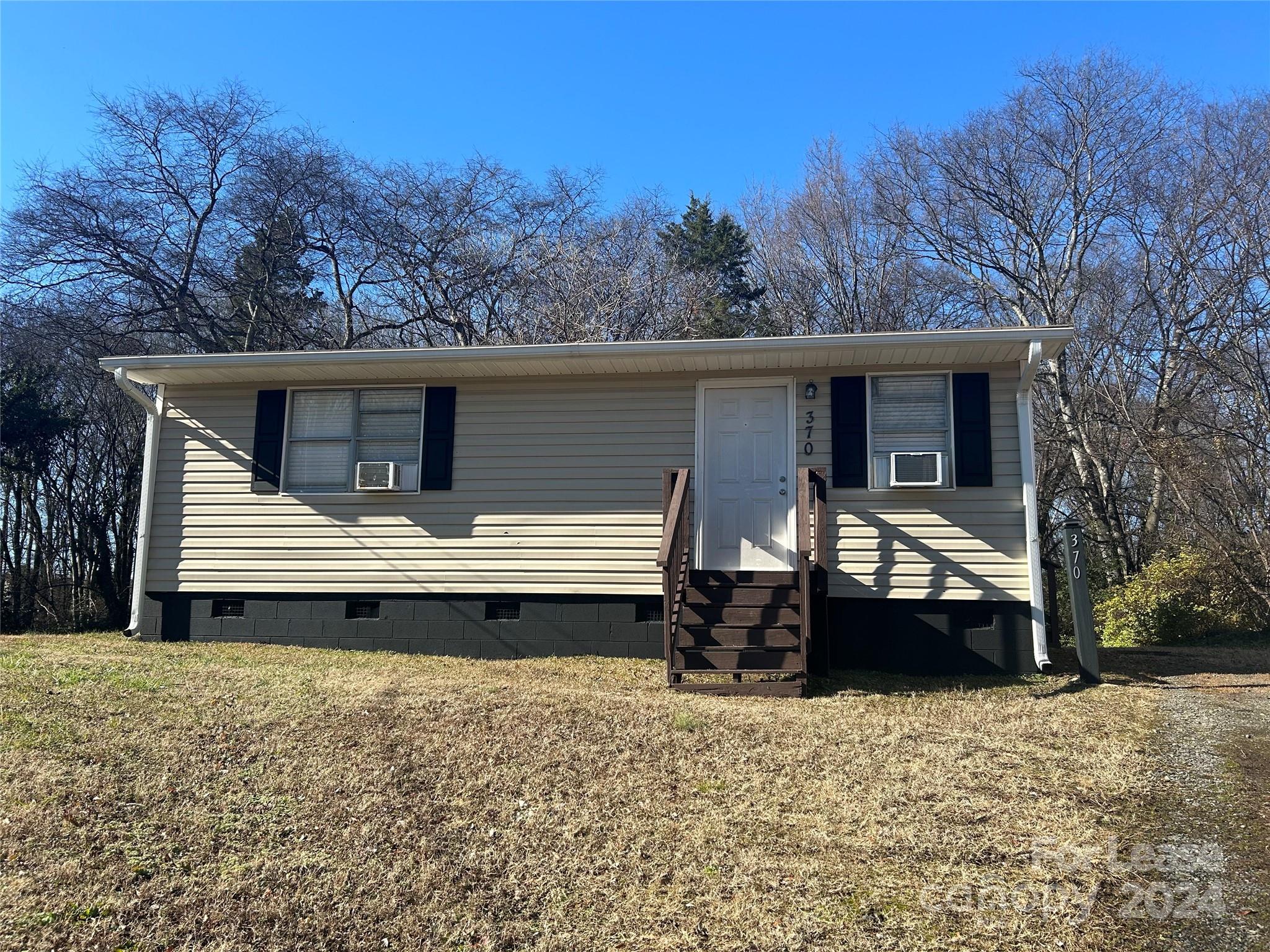 Charming 2-bedroom, 1-bath single-family home for rent, just minutes from Gibson Mill! Enjoy the perfect blend of convenience and comfort in this cozy residence, featuring a spacious living area and a location close to dining, shopping, and entertainment. Don’t miss this opportunity—schedule your showing today.