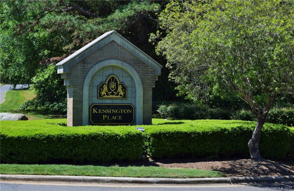 Lovely condo minutes from Uptown and Charlotte Douglas Airport. Convenient to I-77 and 485. HOA fees include water, sewer, trash and exterior maintenance.