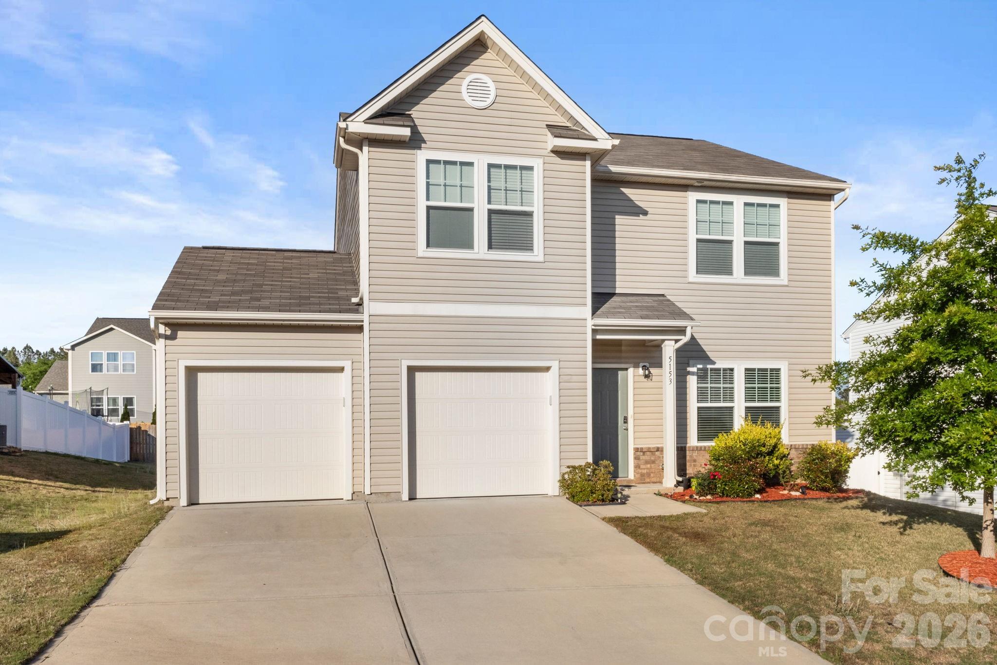 Picture this home in Clover, South Carolina, in a super charming neighborhood: built in 2021, it offers 2,087 square feet, with three bedrooms and two and a half bathrooms. It’s a two-story home, with luxury vinyl flooring throughout the entire downstairs. The kitchen is bright white with granite countertops and elegant light fixtures. The whole house is impeccably maintained and painted in neutral colors. The location is excellent, and it boasts a large backyard!