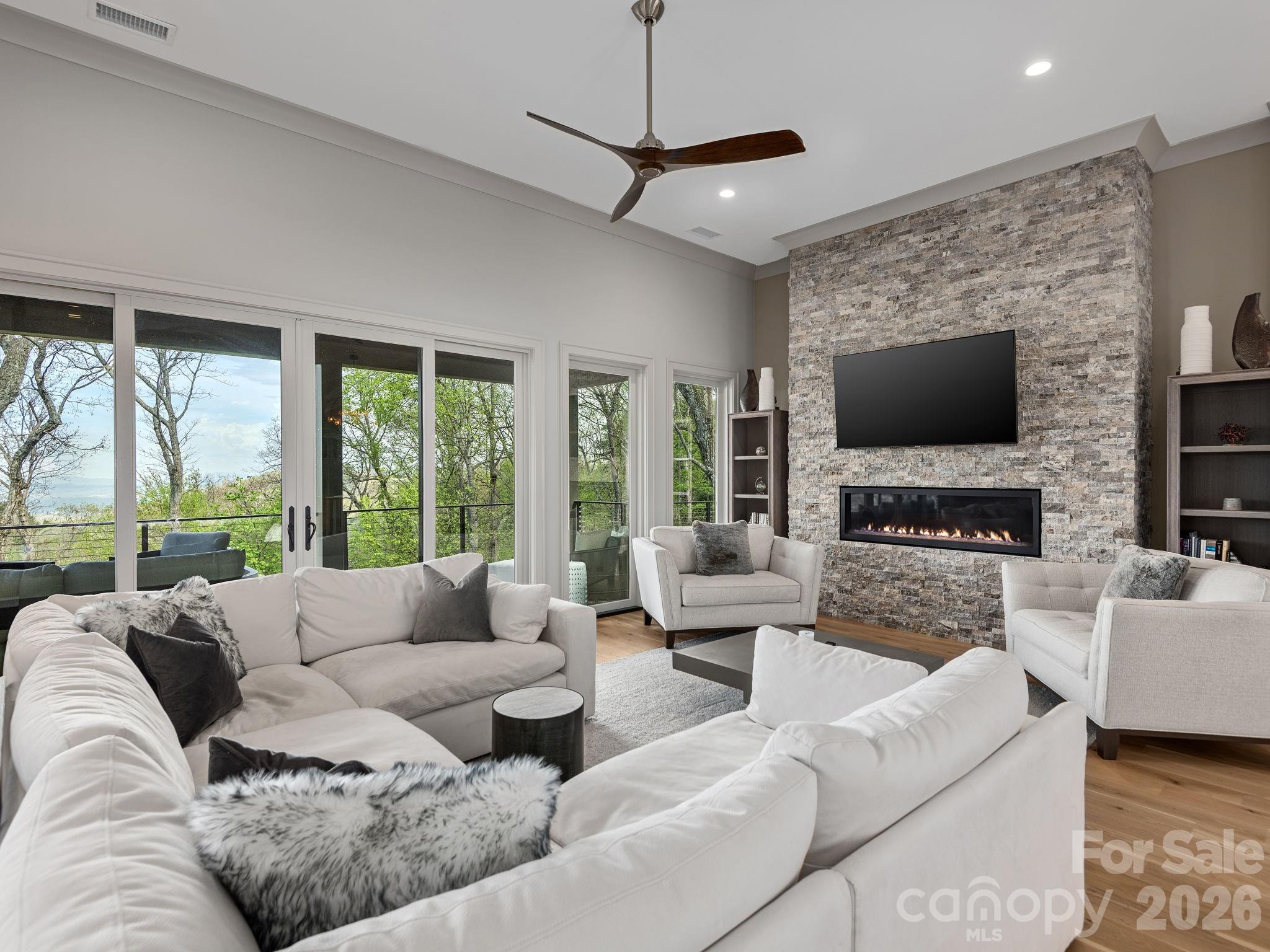 Reynolds Mountain - Residential