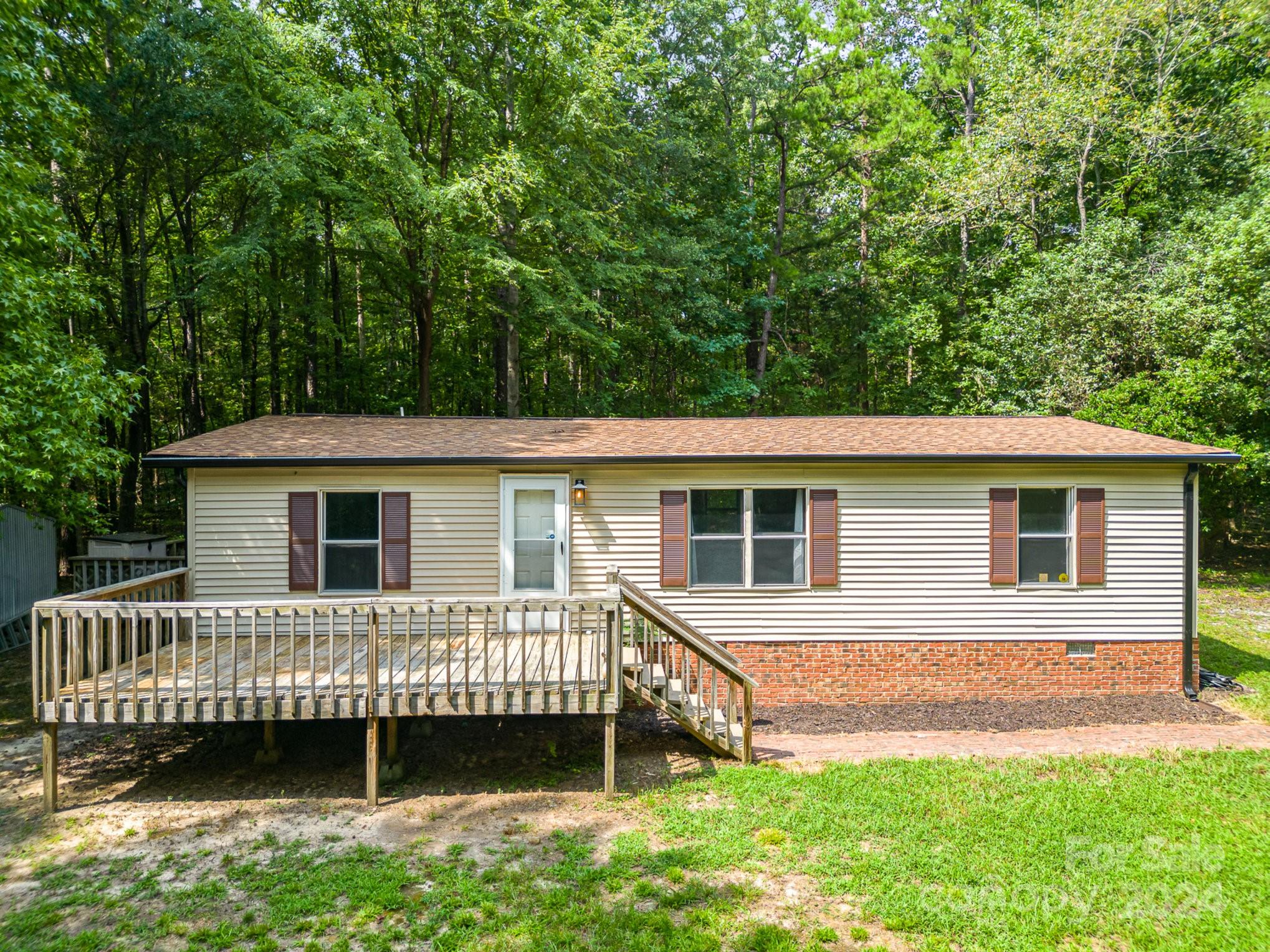 OFFERS DUE BY 4P TODAY! Updated 3-bed, 2-bath home in Fort Mill combines modern upgrades with cozy comfort in a neighborhood with no HOA. Located on a private 1.35 acre lot within Fort Mill school district, it features a split floor plan with 3 bedrooms and 2 bathrooms. Enjoy an open living area with new LVP flooring, a fireplace, and a kitchen featuring new backsplash and dishwasher. Recent updates include a new HVAC, water heater, leaf filter gutters, and encapsulated crawl space. Don’t miss this move-in-ready gem—schedule your visit today!