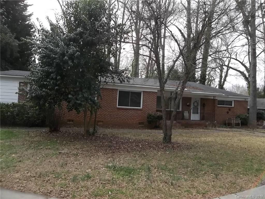 Great Myers Park location! Adjacent to the Greenway.  Hardwood Floors, Washer/Dryer connections inside unit.  Outside storage closet for extra storage.  (Unit is in FEMA designated floodplain)