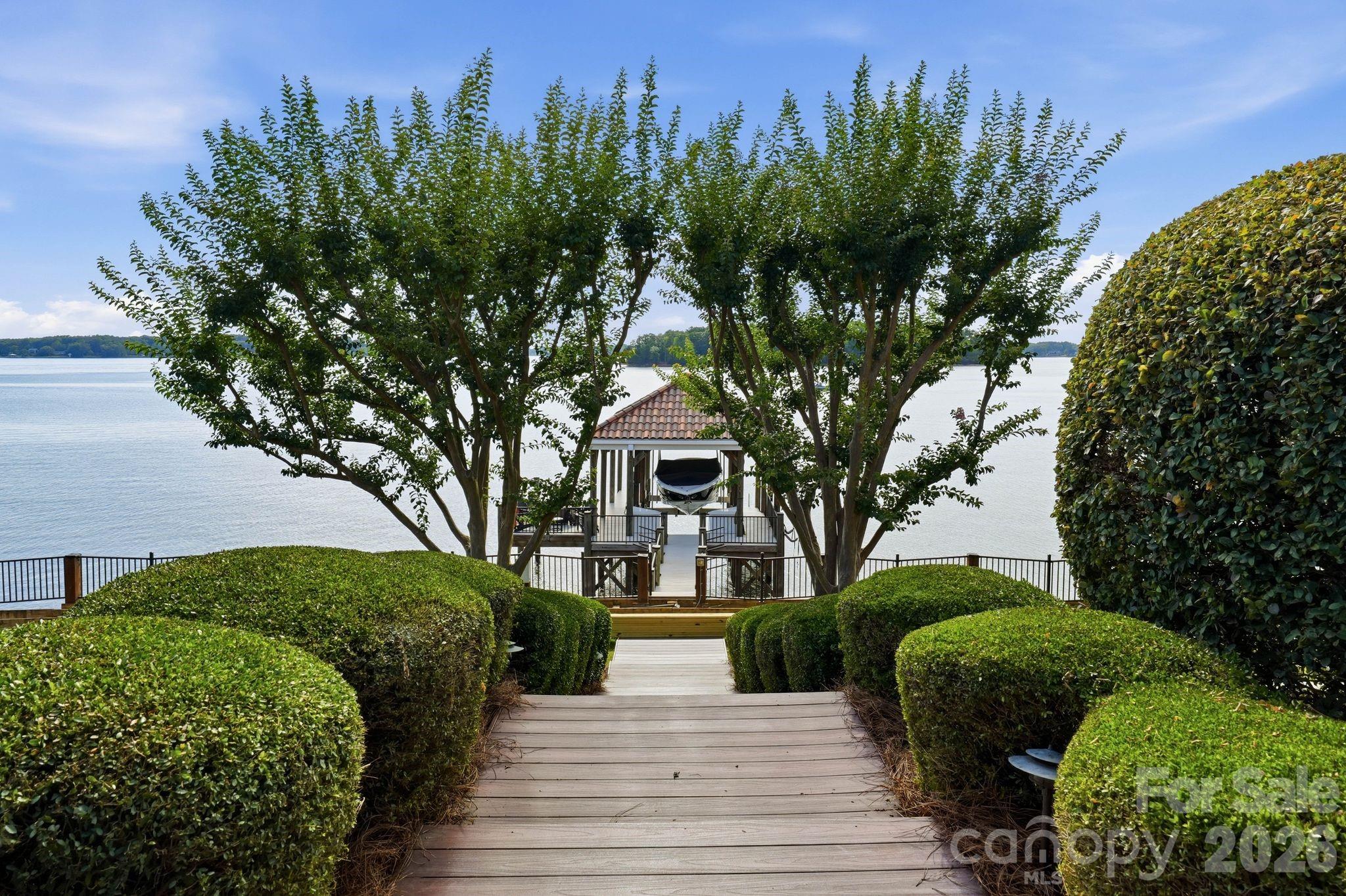 The Peninsula - Residential