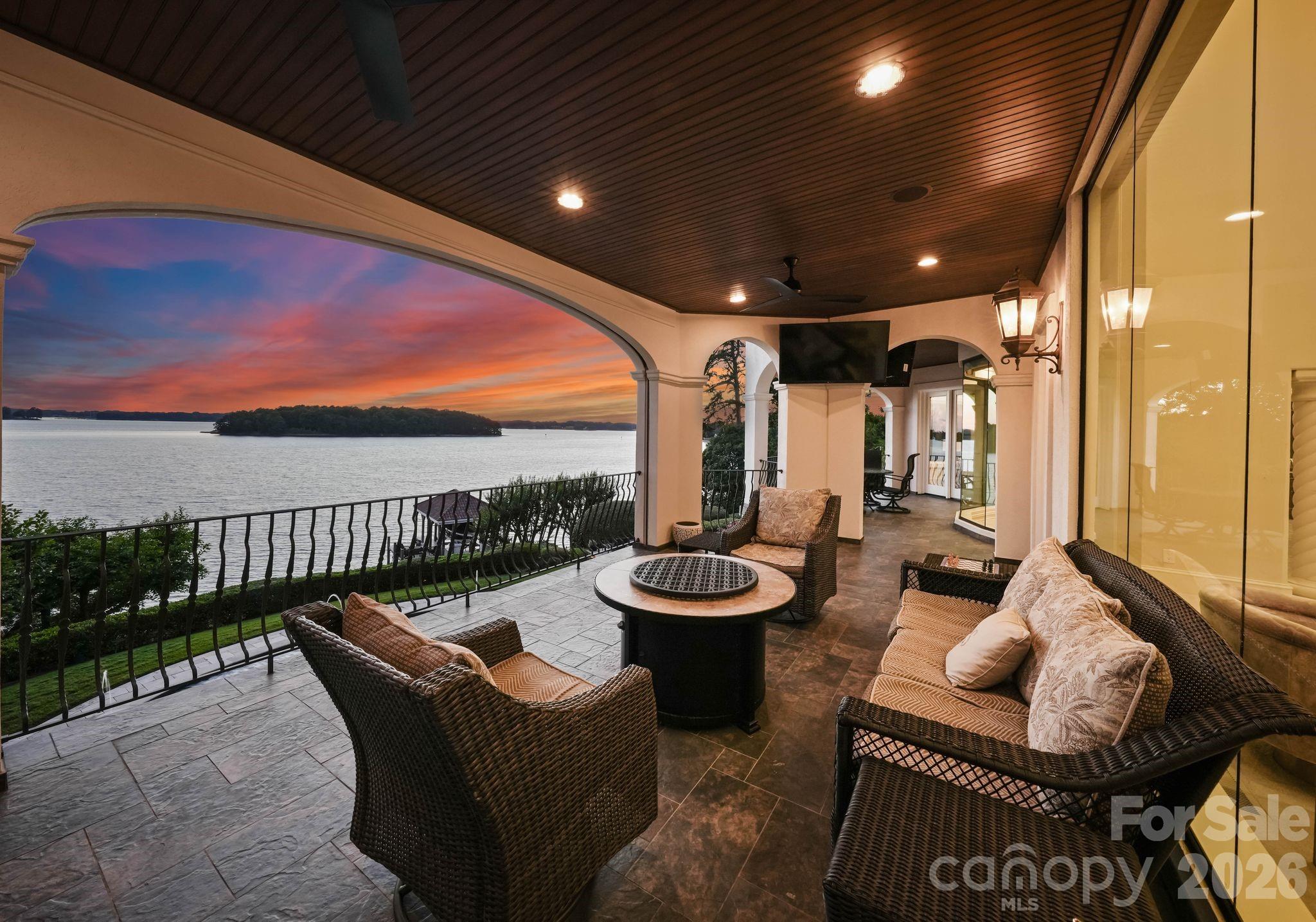The Peninsula - Residential
