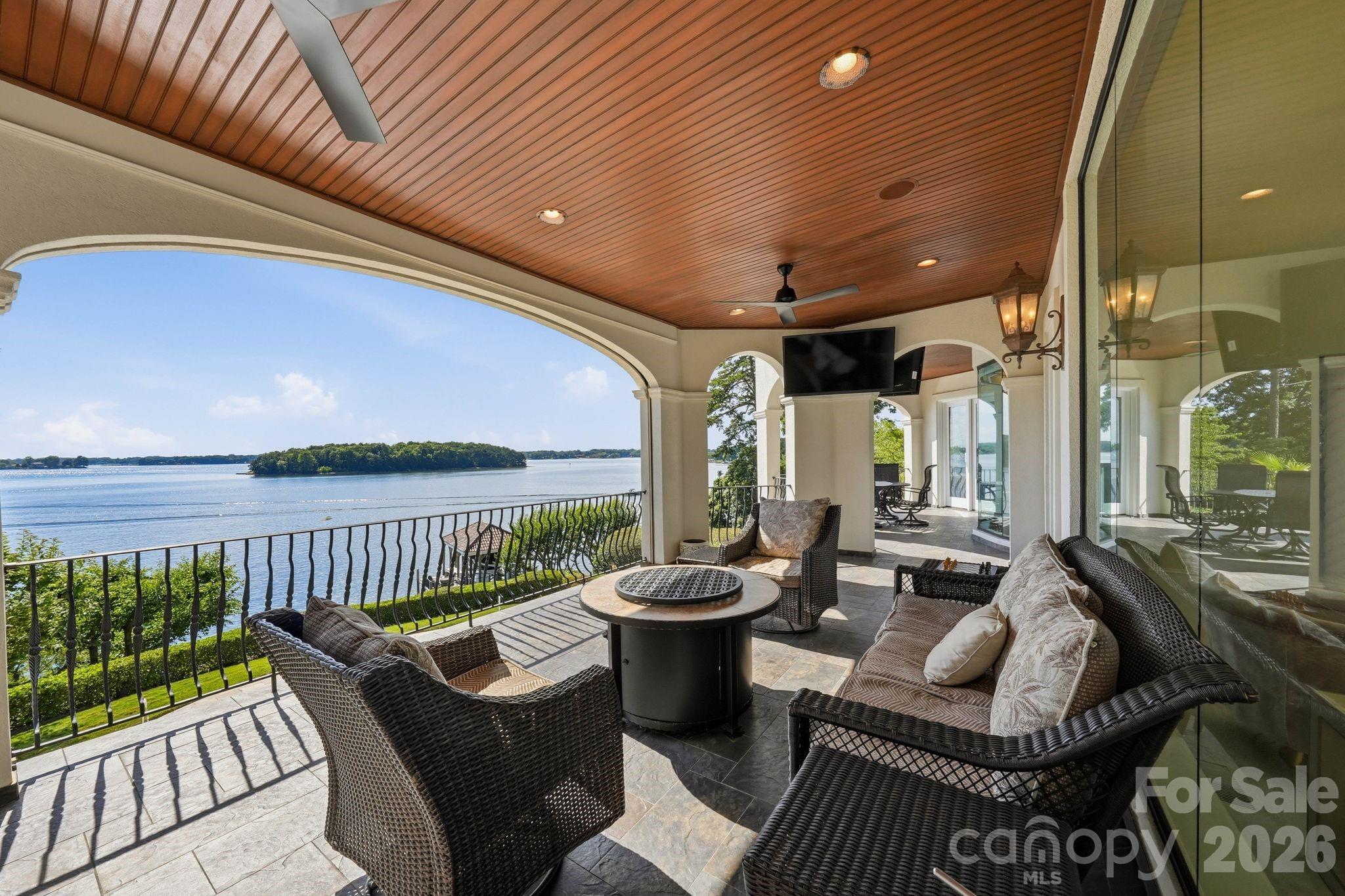 The Peninsula - Residential