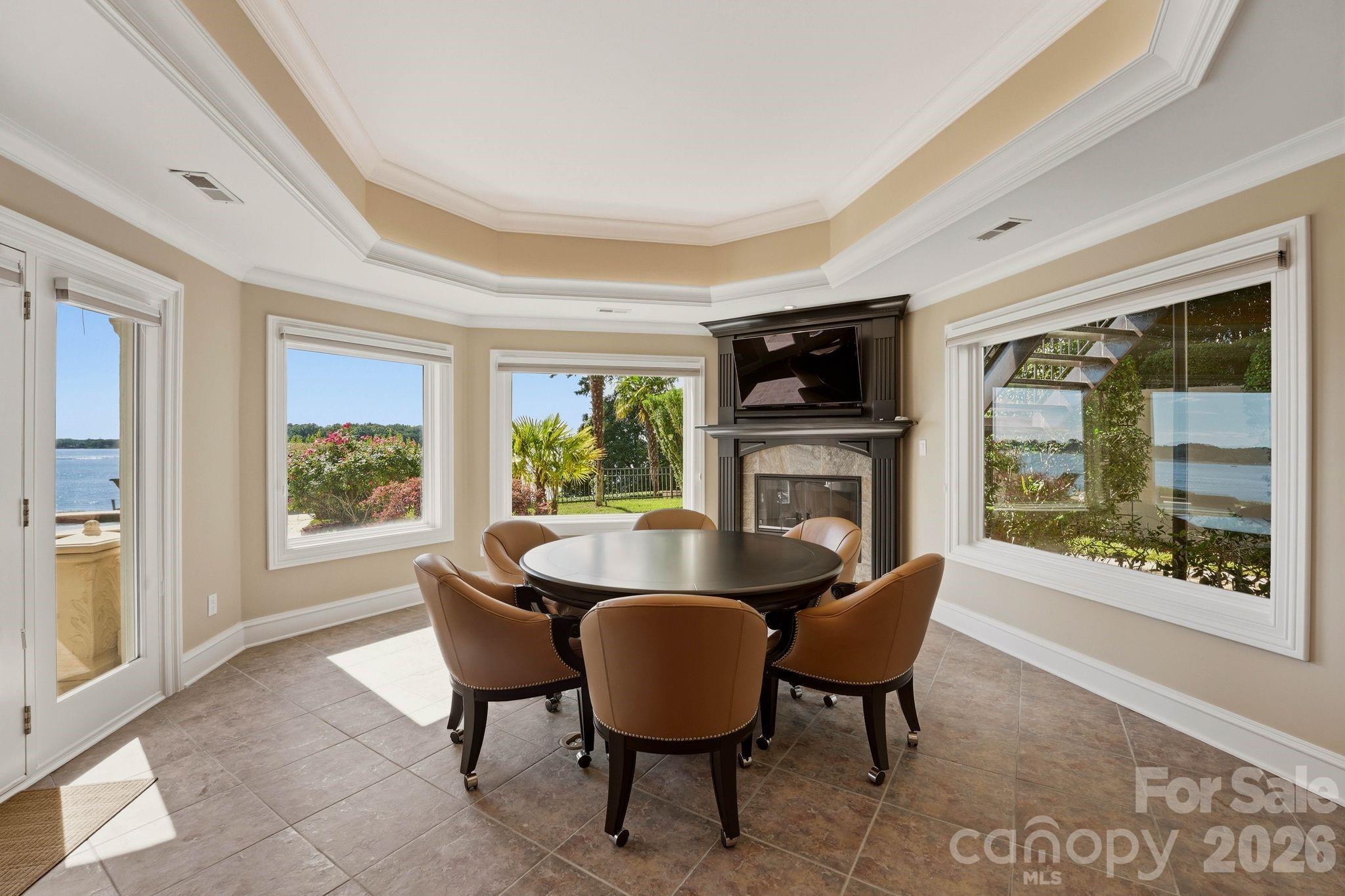 The Peninsula - Residential