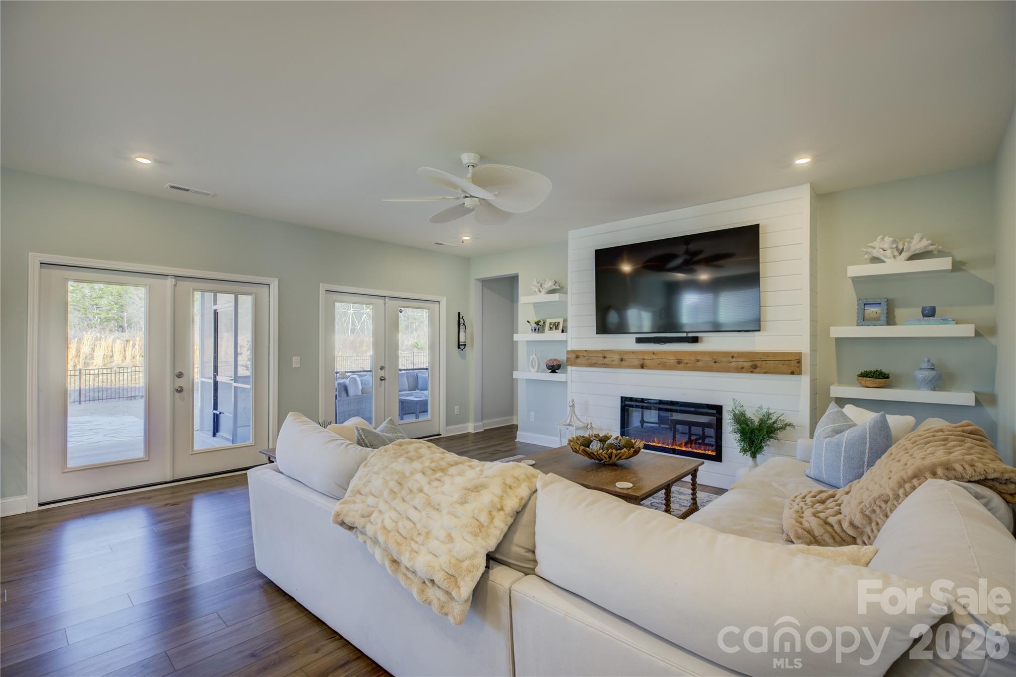 Lakeside Glen - Residential