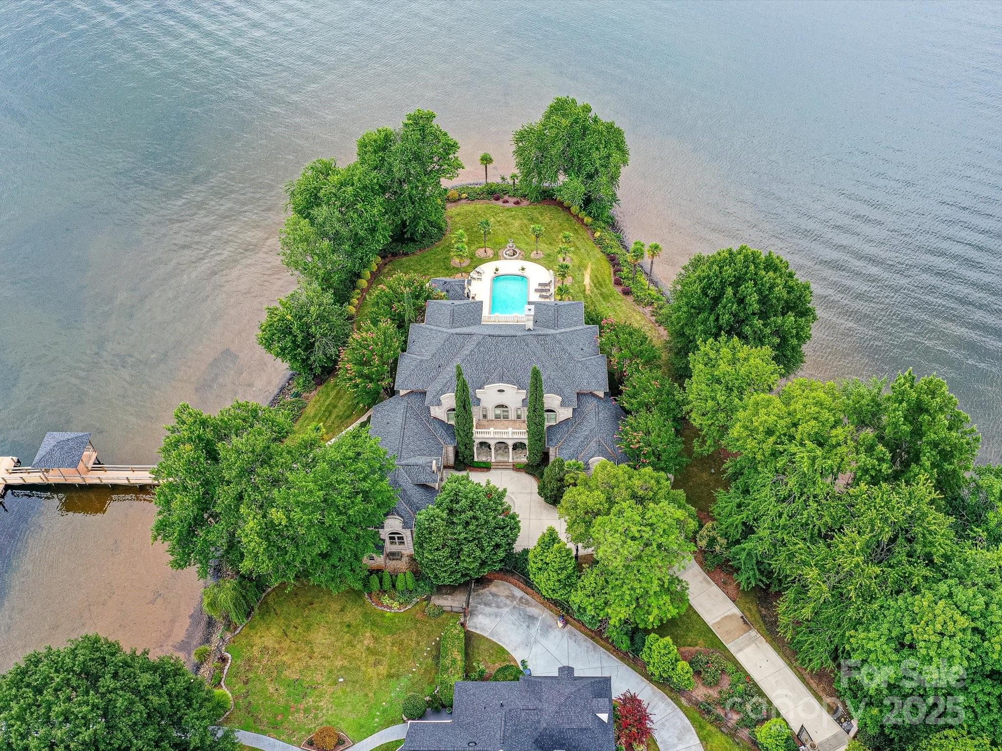 The Peninsula - Residential