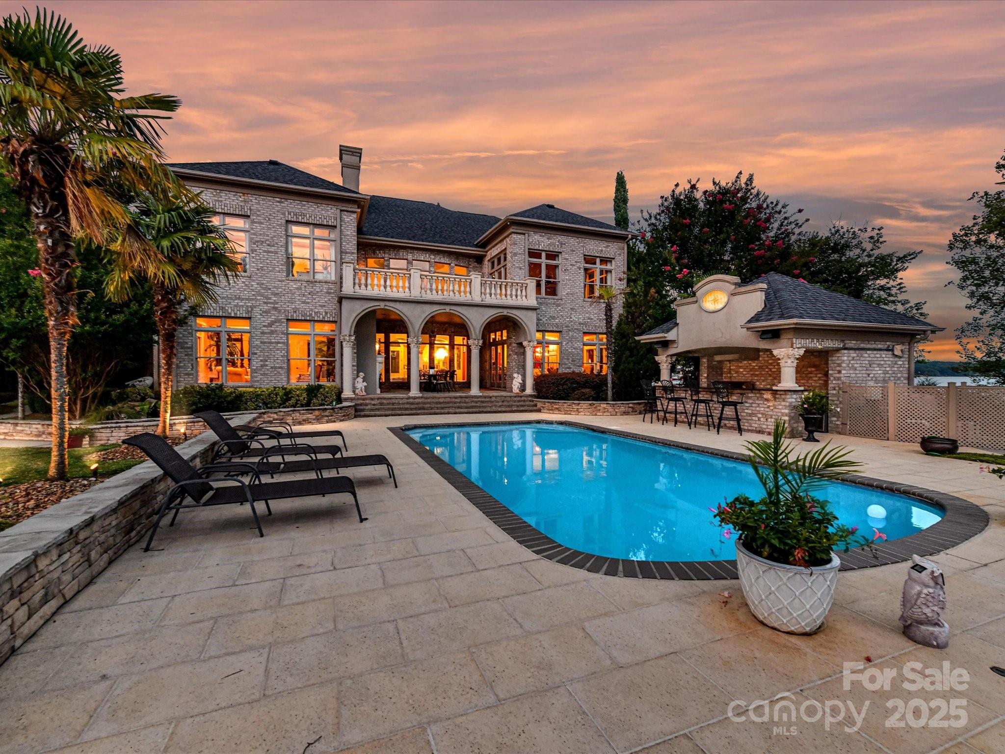The Peninsula - Residential