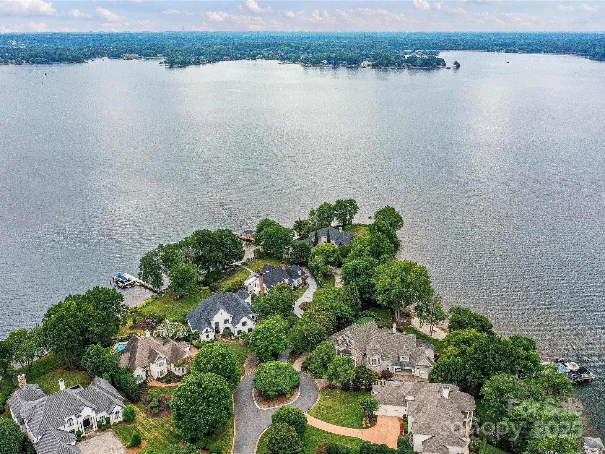 The Peninsula - Residential