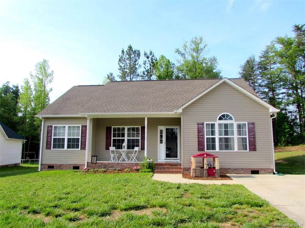 Adorable home that is ready for YOU in the desirable neighborhood of Eagle Creek!!! Home features 9ft ceilings, large kitchen, luxury master suite and split bedroom plan. Enjoy your evenings on the front porch or relaxing in the large backyard. Convenient to the Town of Clover, dining and schools.