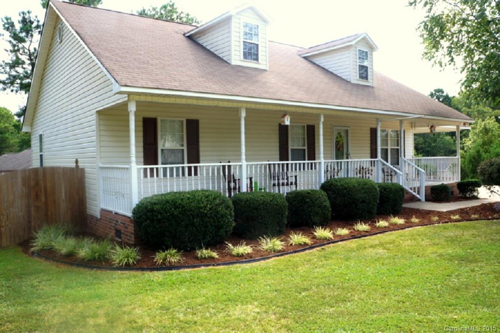 PERFECT STARTER HOME!!!!! This 3BR 2BATH home is a new families perfect find!The open kitchen and living room areas offer an abundance of space to create many lasting memories.The fenced backyard allows you to turn the kids or pets free to roam and play to their hearts desire in a safe and private setting.The home is settled on a corner lot on a quiet street in a neighborhood that has close access to food and shopping for the quick stop on the way home.VERY WELL maintained and SUPER CLEAN!!!!!!