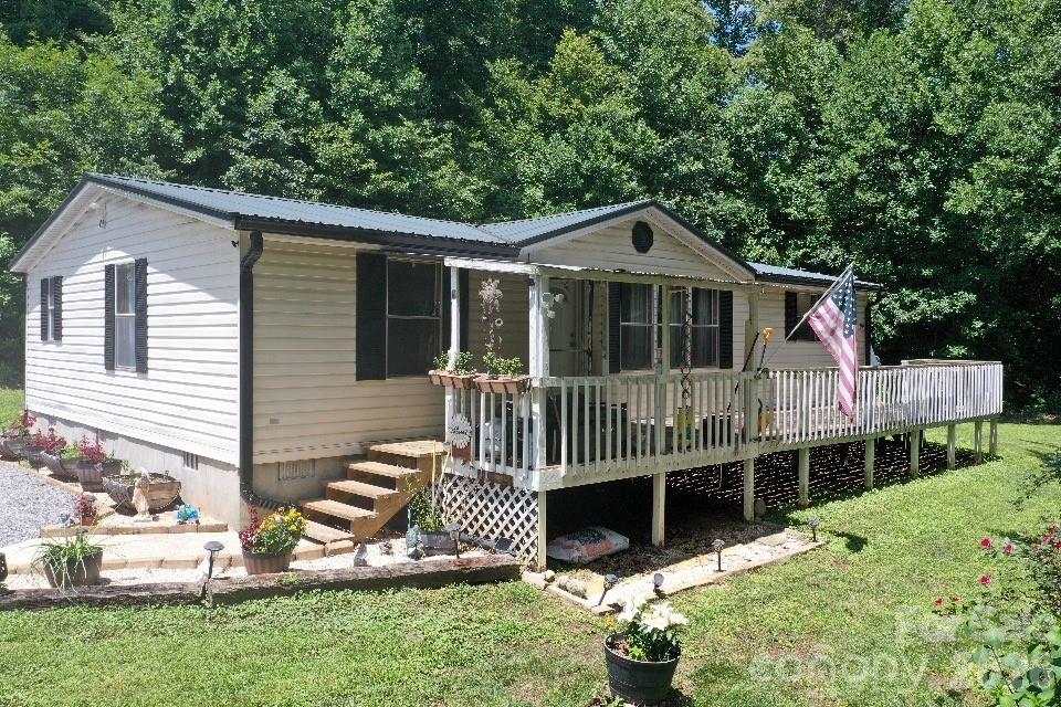 Welcome to 7 Warblers Nest, a well-maintained 3-bedroom, 2-bath double-wide home offering 1,206 square feet of comfortable living space in the heart of Swannanoa. Nestled in a peaceful mountain setting, this home combines affordability, convenience, and easy one-level living.
Step inside to find a bright, functional floor plan with a spacious living area that flows into the kitchen and dining space, making it perfect for everyday living or entertaining. The split-bedroom layout provides added privacy, with a primary suite featuring its own full bath while two additional bedrooms offer flexibility for family, guests, or a home office.
Enjoy the quiet surroundings while being just minutes from Black Mountain, Asheville, shopping, restaurants, schools, and outdoor recreation. Whether you're a first-time homebuyer, looking to downsize, or searching for an investment opportunity, this property offers excellent value in a desirable Buncombe County location.
Don't miss your opportunity to own an affordable home in the beautiful Swannanoa Valley—schedule your showing today!