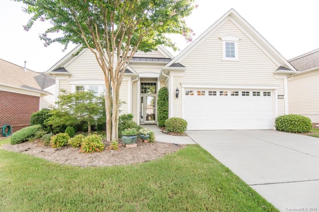 Relax enjoy Beautiful Willow Bend, fabulous golf course/water views!
2BR/2BA w/office, screened porch, gourmet kitchen w/pullout shelves, granite counters,
island+seating, stainless appliances, desk. Hardwood floors throughout, ceramic tile in
baths & laundry room, plantation shutters, fireplace, lots of closet space! Active adult
community feels like a resort: golf, indoor/outdoor pools, fitness facility, tennis, pickle ball,
walking trails, boat house/river access, softball fields & more!