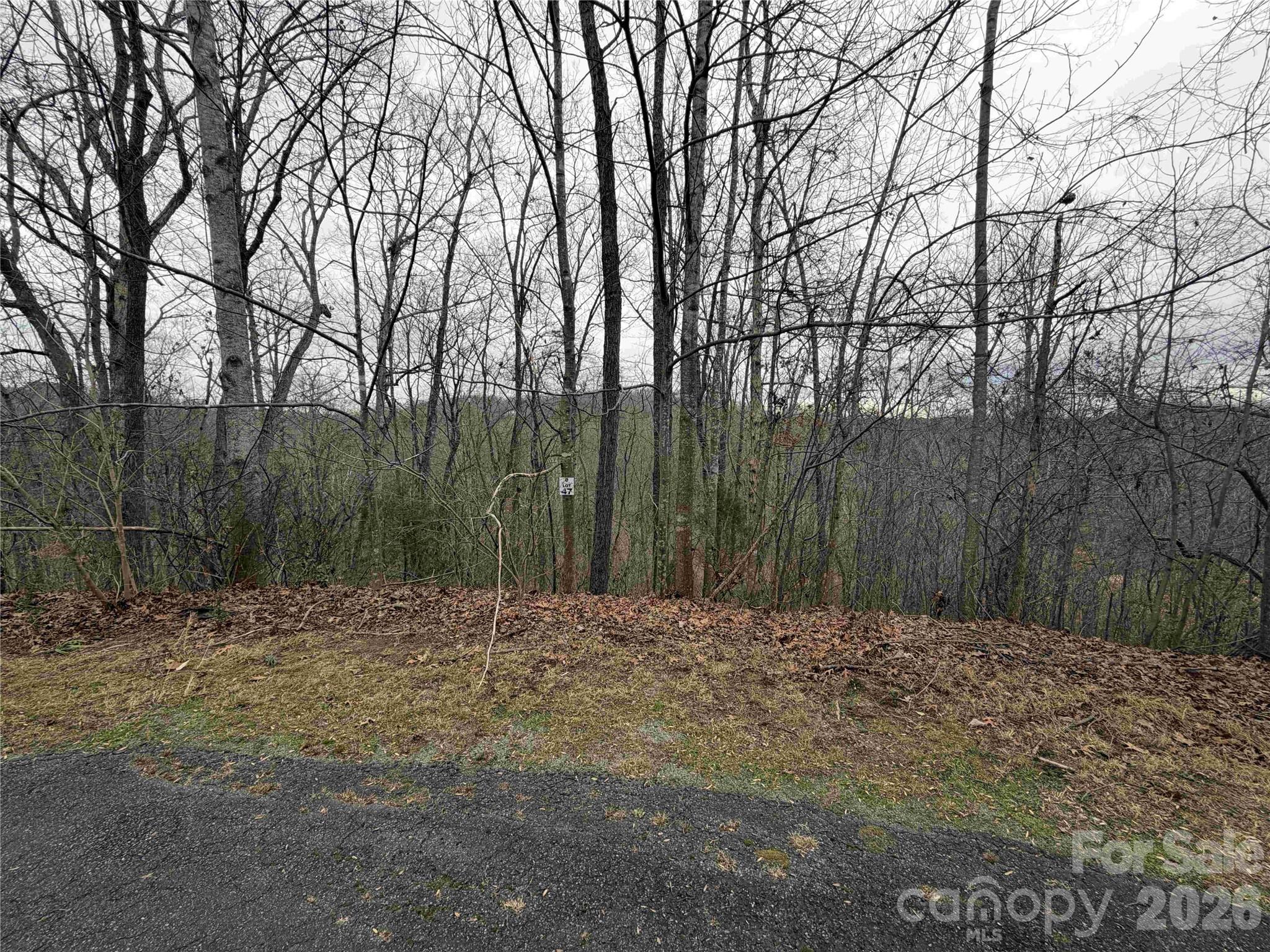 One of the last remaining lots for sale in River Oaks Golf Community. Purchase of this lot comes with a 3 year golf club membership. Don't miss out on this opportunity!