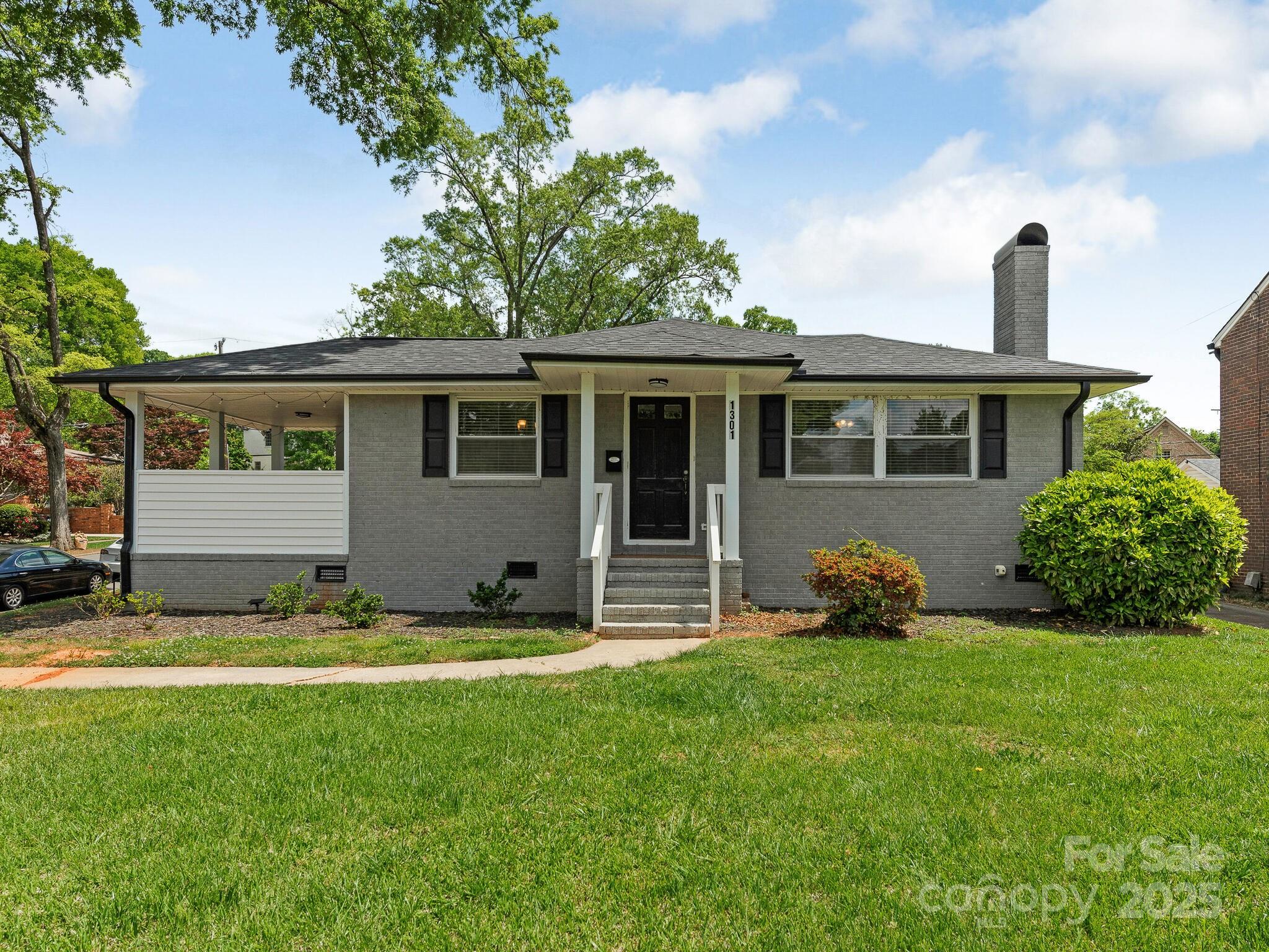 Amazing opportunity to own a duplex on a premium Myers Park lot located on the corner of Hopedale and S. Kings. The property is also cross-listed as MLS# 4253220 under lots/acres.
1301 S. Kings unit is a 3 bedroom/1 bath unit and was substantially updated in 2023. 2000 Hopedale is a 2 bedroom/1 bath unit. Great location near hospitals, restaurants, Freedom Park, the Greenway and Dilworth.
