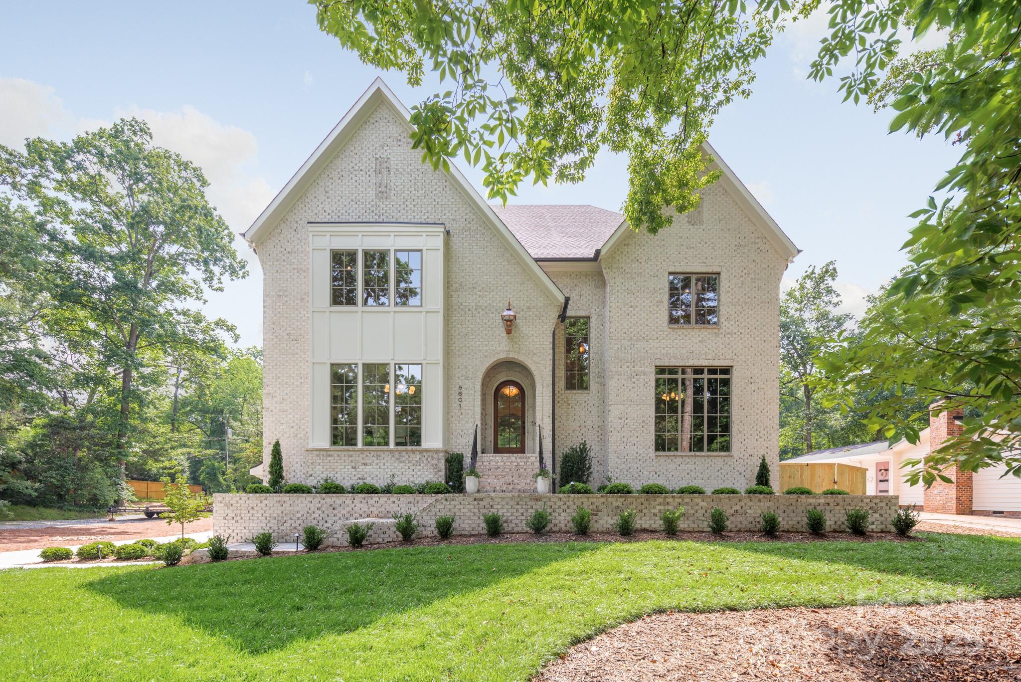 Welcome home to this beautiful new construction home by THR Design Build in the heart of Sherwood Forest. Situated on a quiet street, this spacious 5115 sf home offers luxury living with high end selections of fixtures, lighting, and appliances throughout. Designed for entertaining & everyday living, the open floor plan features a Dining Room, walk-in pantry, Butler’s pantry, and chef’s kitchen that flows seamlessly into the Great Room. Open the sliding doors to the screen porch for indoor/outdoor living.  Main level Primary Suite has a luxurious spa bath, custom closet, and tucked away office.  Upstairs you will find 4 add'l bedrooms, laundry, and large bonus room.  Custom ceiling details, white oak hardwood floors, & large windows fill the home with natural light and timeless elegance.  With spacious 3-car garage including add'l storage, the ENERGY STAR home is perfect for those who value space, style, and functionality. Convenient to shopping, dining, Southpark, Uptown, & much more!