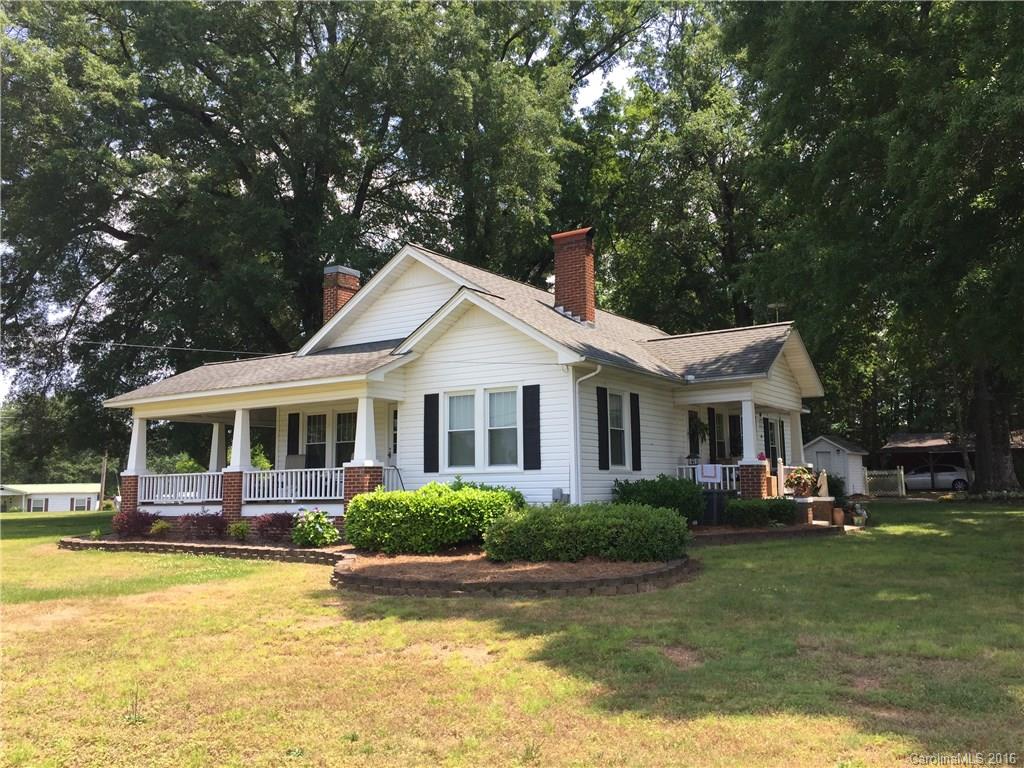 Beautiful "Farm House" setting convenient to everything.  Quaint, all Vinyl sided home with wrap around porch. Great storage.