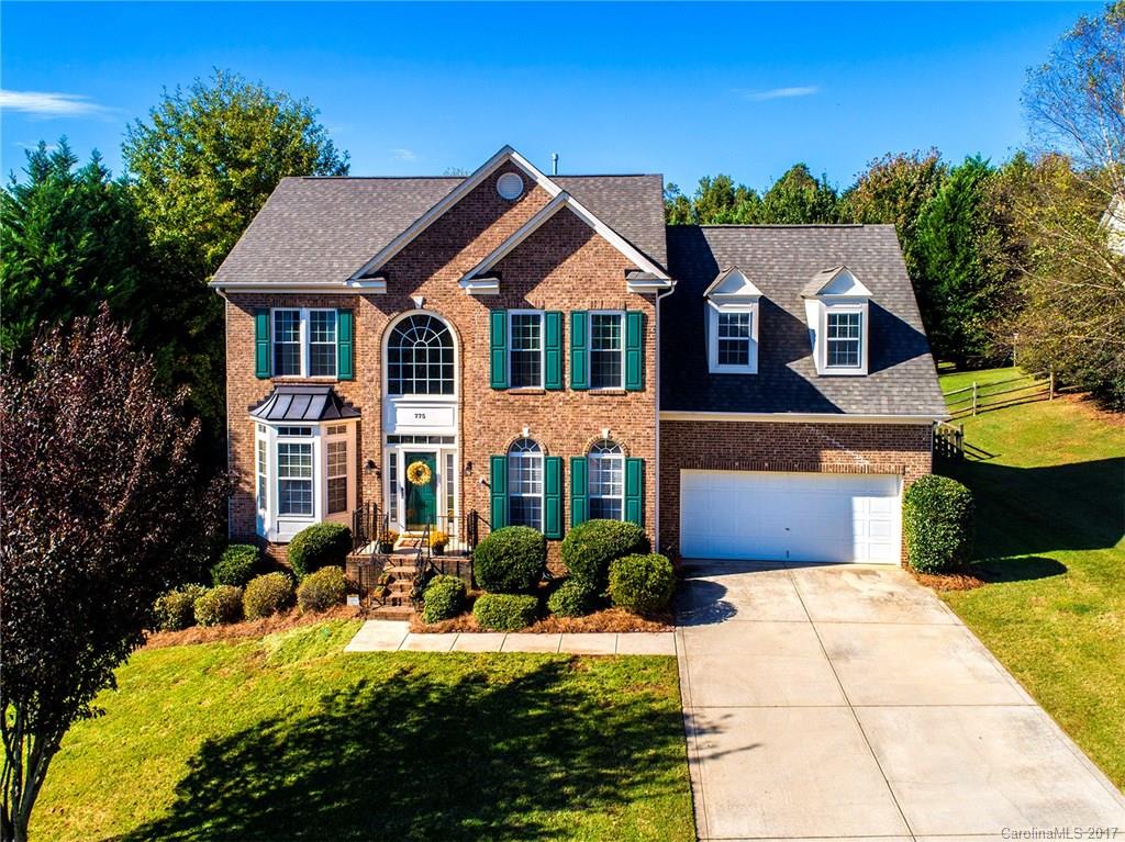 Highly desirable neighborhood, award winning schools, amazing proximity to shopping and interstates alike, this listing has it all! Immaculately maintained, this house is on a cozy cul-de-sac within walking distance to the community pool, tennis courts and playground! Both furnaces have been replaced in the past year. New carpet was installed in 2014, home has new light fixtures, granite, under cabinet lighting, subway tile backsplash and a stainless steel sink. Come take a look today!
