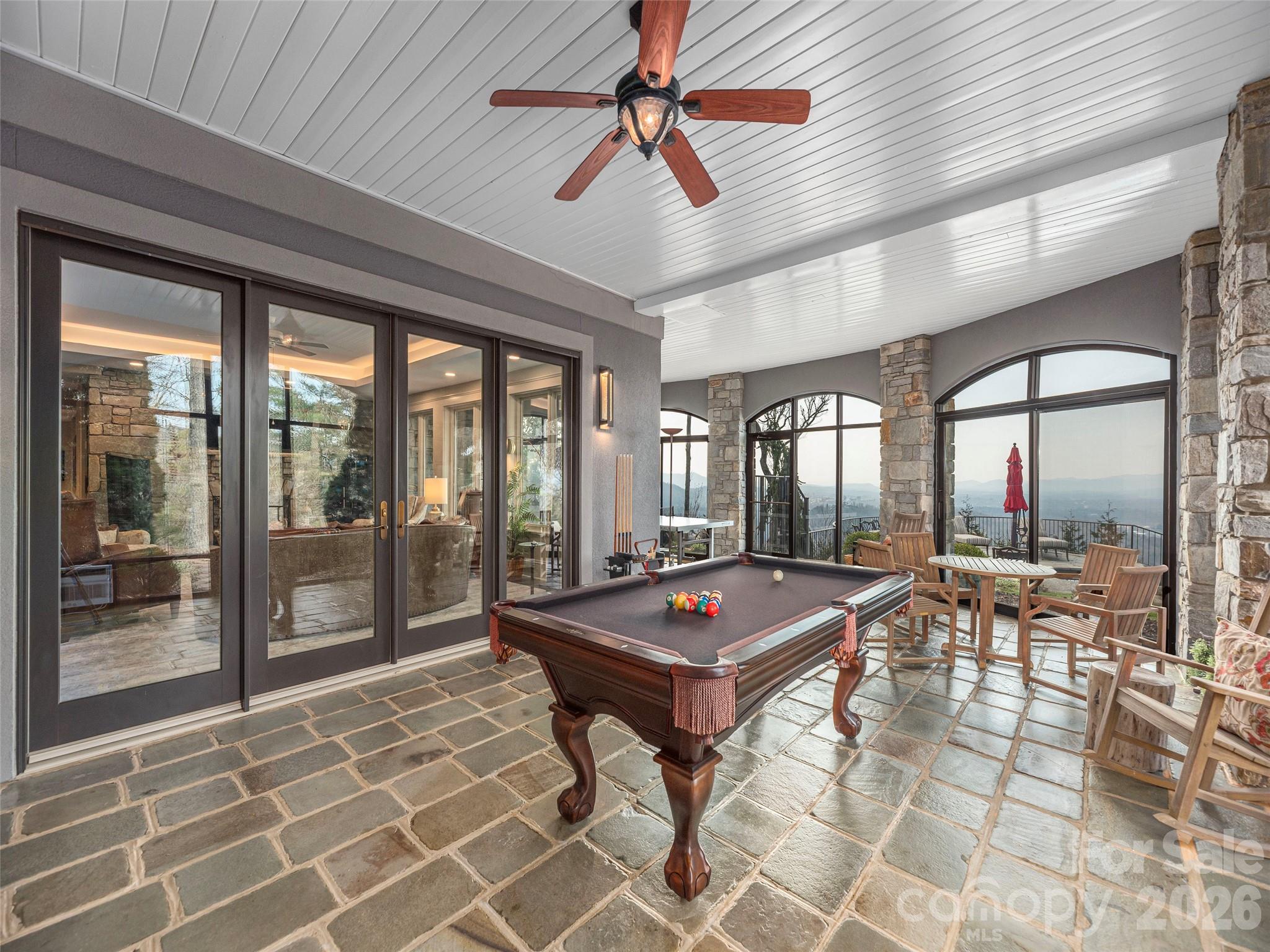 Reynolds Mountain - Residential