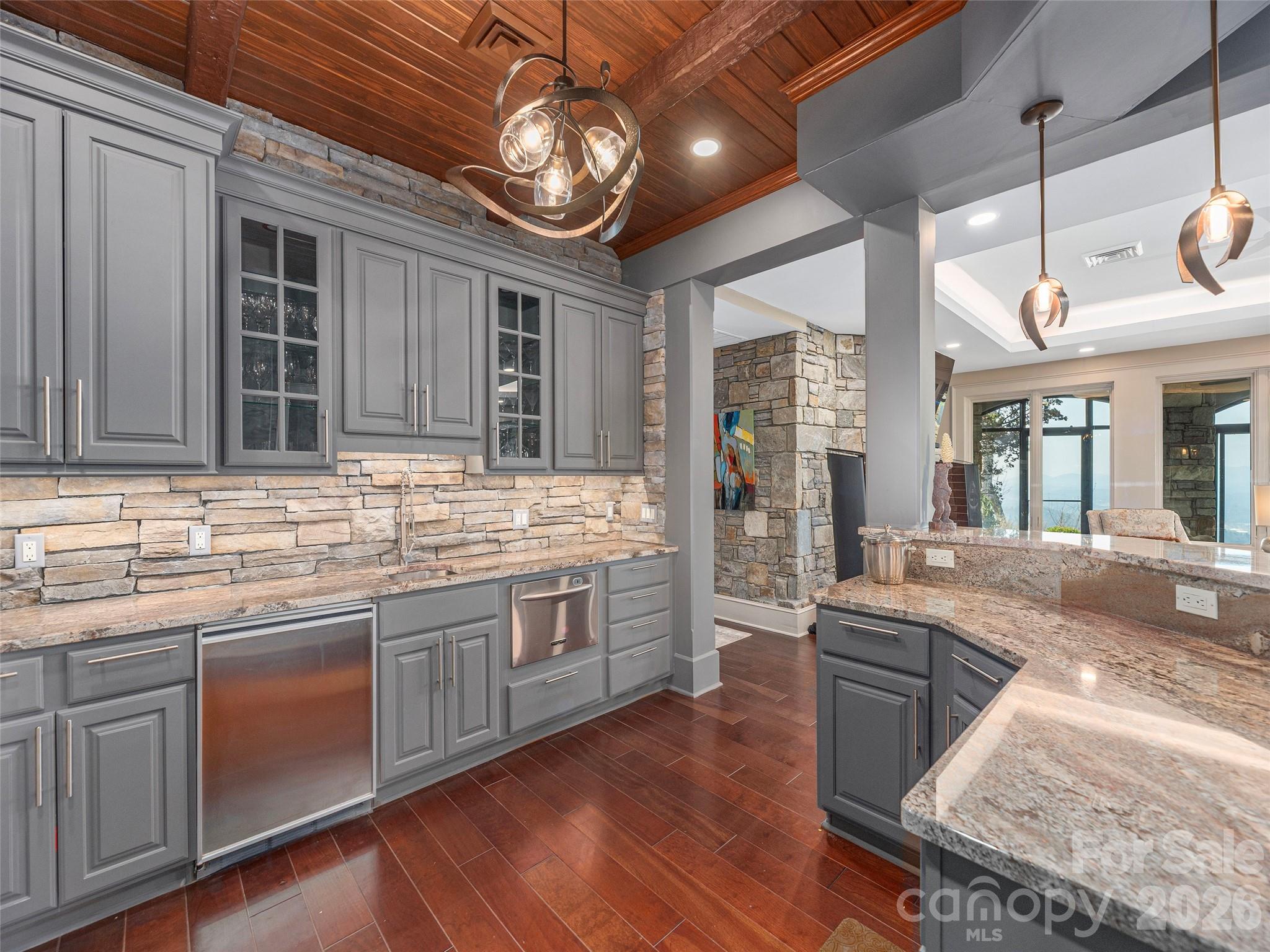 Reynolds Mountain - Residential