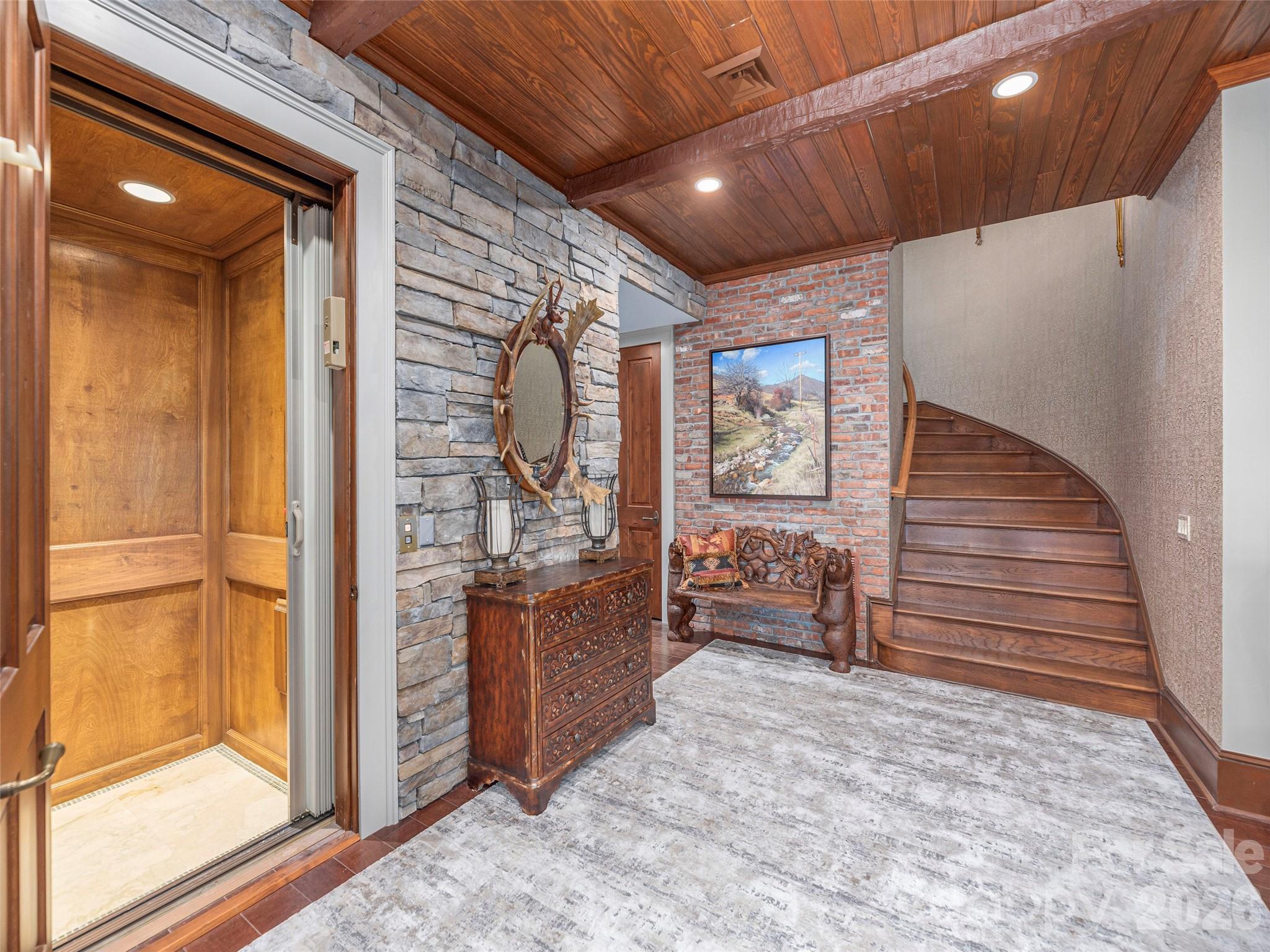 Reynolds Mountain - Residential