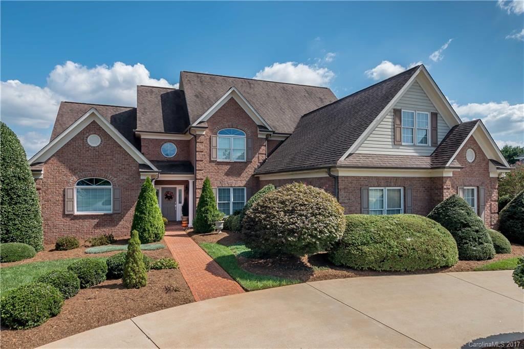 SPECTACULAR ROCK BARN HOME ON #2 HOLE OF JACKSON COURSE. PRIVATE,FENCED REAR YARD. TOTALLY RENOVATED KITCHEN & NEW WOOD FLOORS. SEE THROUGH FIREPLACE INTO MASTER BEDROOM WITH OFFICE AREA. FABULOUS WET BAR AREA OFF OF KITCHEN-MAKES FOR EXCELLENT ENTERTAINING. CLOSETS GALORE AND PLENTY OF ADDITIONAL GARAGE STORAGE. RELAX ON THE BACK DECK AND WATCH THE MOON RISE OVER THE GOLF COURSE!