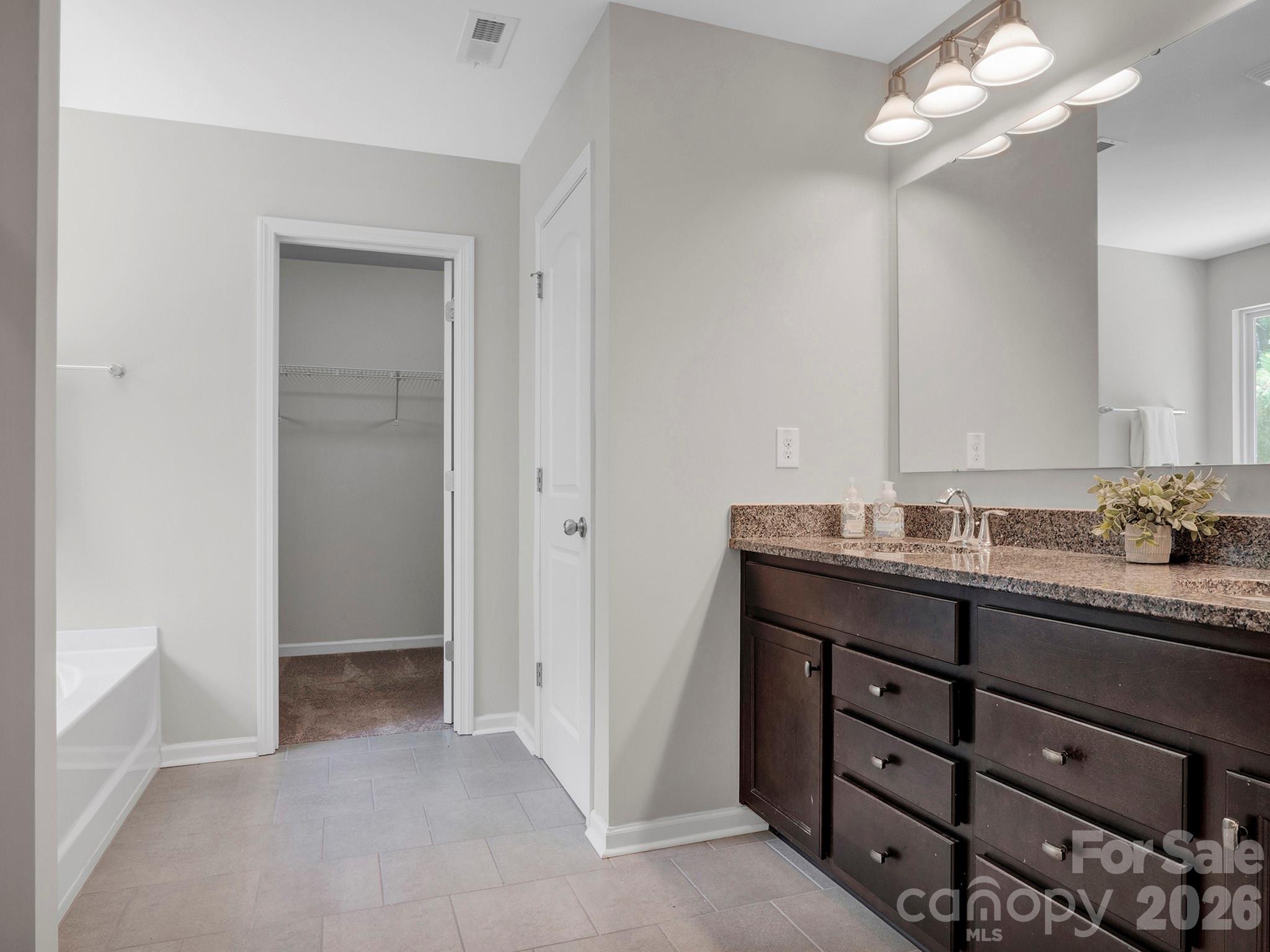 Newport Lakes - Residential