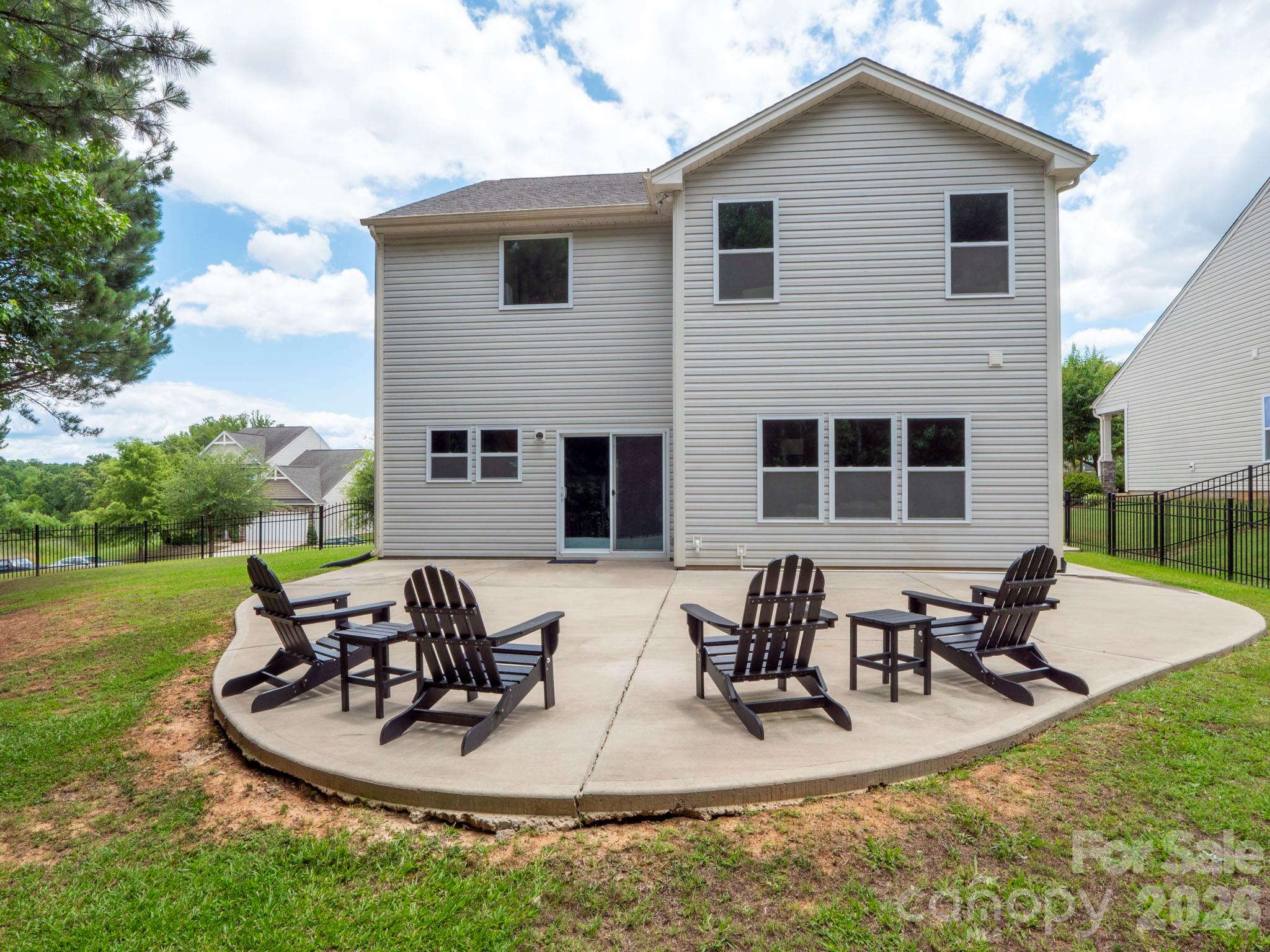 Newport Lakes - Residential