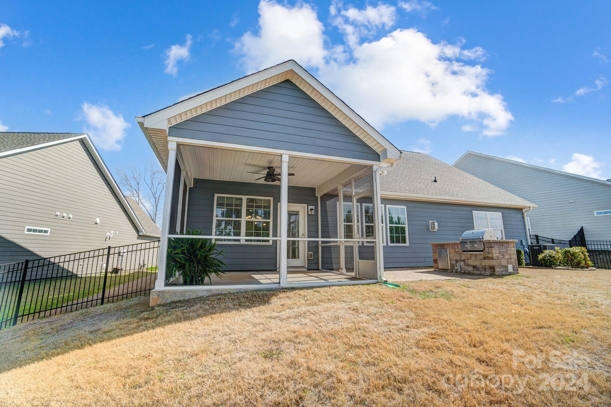 Summerhouse at Paddlers Cove - Residential