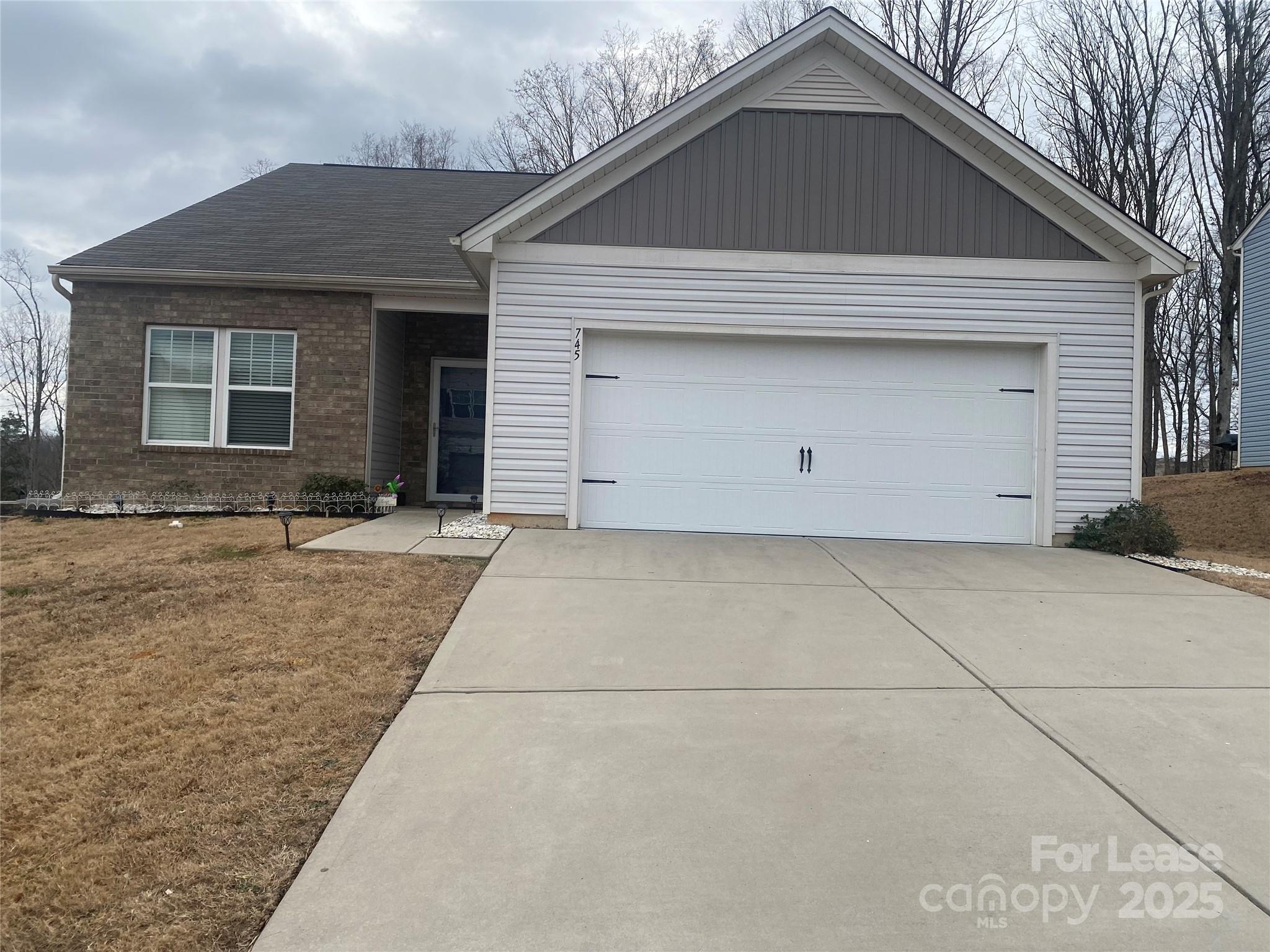 Beautiful Ranch home with a large great room. Nice kitchen with granite tops and stainless steel appliances, Island and pantry. Master bedroom with tray ceilings. Total 3 bedrooms and 2 full bathroom. Fenced back yard for your privacy. This will not last long on the market!!
