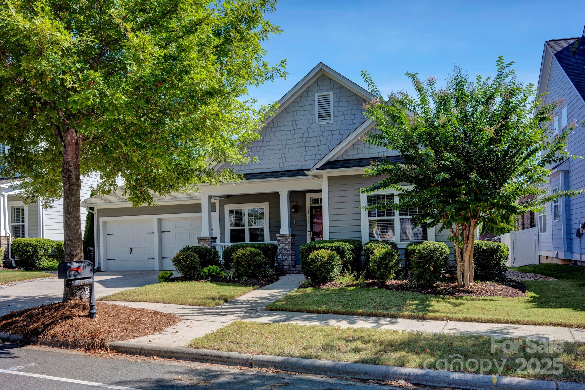 Highly desirable Davidson community!  This hard to find single story home is move-in ready! Split bedrooms and a large, open kitchen/great room plan make living easy.  Picture yourself sitting on the front porch or relaxing on the back deck looking out over your fully fenced back yard.
Easy access to Bailey Road Park, downtown Cornelius and Davidson with all they have to offer.