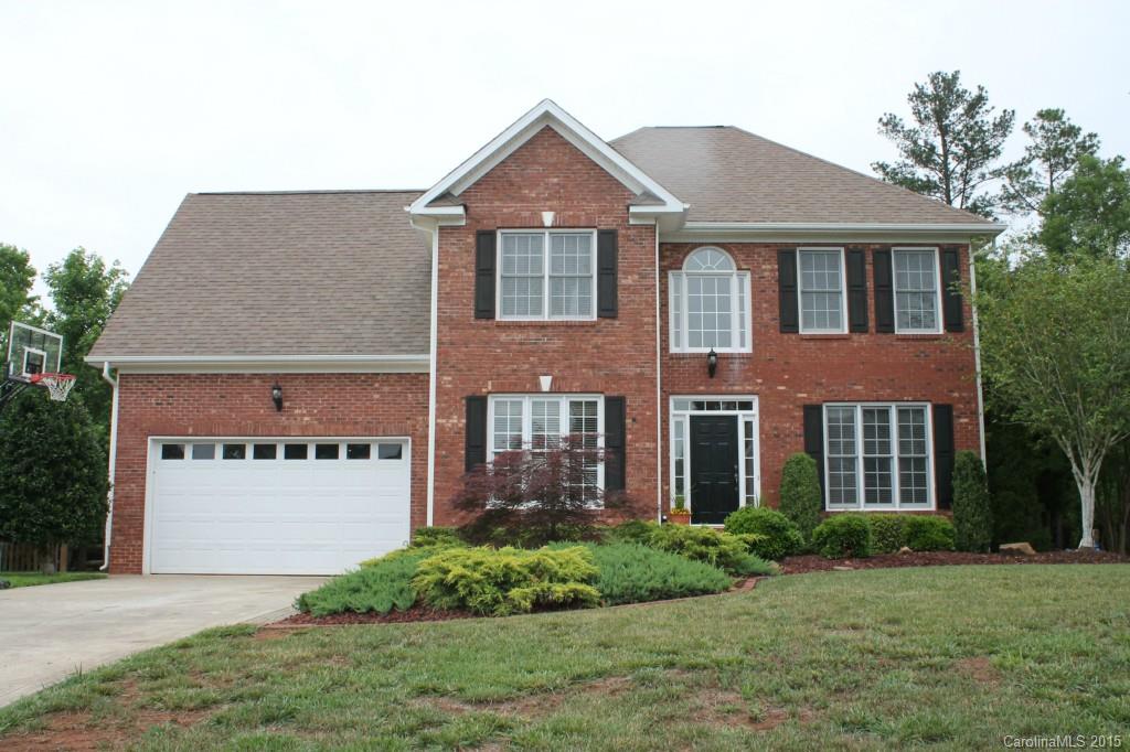 This 1 has it all! Updated kitchen w beautiful cabinetry, granite counters & tile backsplash. Hardwood floors in formal rooms. Office w french doors. Lg mstr w trey ceiling & spacious bath w whirlpool tub. Brand new $9000 HVAC!! Great fenced, private back yard backs to trees & has irrigation & a large deck w patio area & afternoon shade! House is ready for central vac. Excellent location convenient to 77, Aquatics Center, shopping/dining & schools! Contingency with kick out-still show!