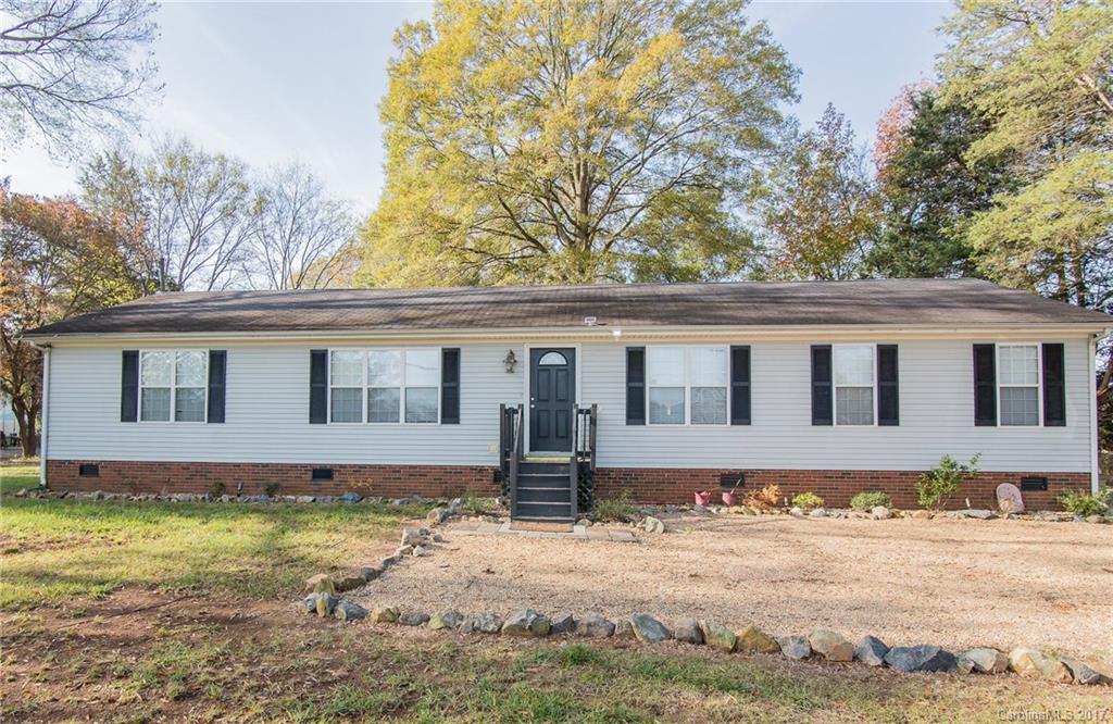 If what you're looking for is space indoors and outdoors, this is the place for you! 1809 square feet and a yard of a little over half an acre! Spacious backyard is perfect for entertaining and includes a storage shed.