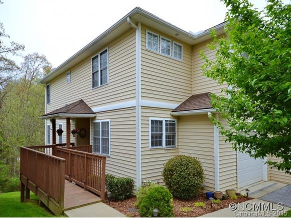Are you looking for a townhome in a wonderful location, then look no further than Glens of Aberdeen in Mills River. Offering a 3 bedroom/3.5 bath townhome close to the airport, I-26 and easy access to Asheville, Hendersonville, Brevard and Mills River. Beautiful upgrades on the main floor with extensive hardwood flooring and a kitchen upgrade makes this a very attractive home. Located close to clubhouse, pool and fitness center.